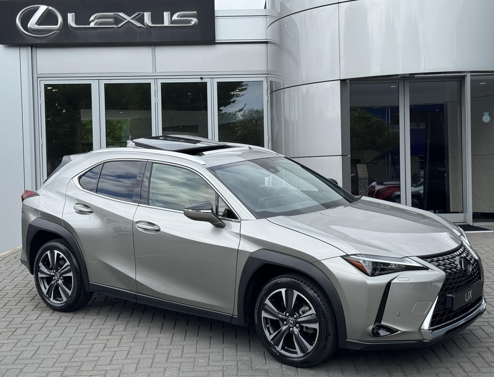 Lexus UX 250h Luxury Line FACELIFT SCHUIFDAK GROOT-SCHERM EL-STOELEN STUURVERW BLIND-SPOT