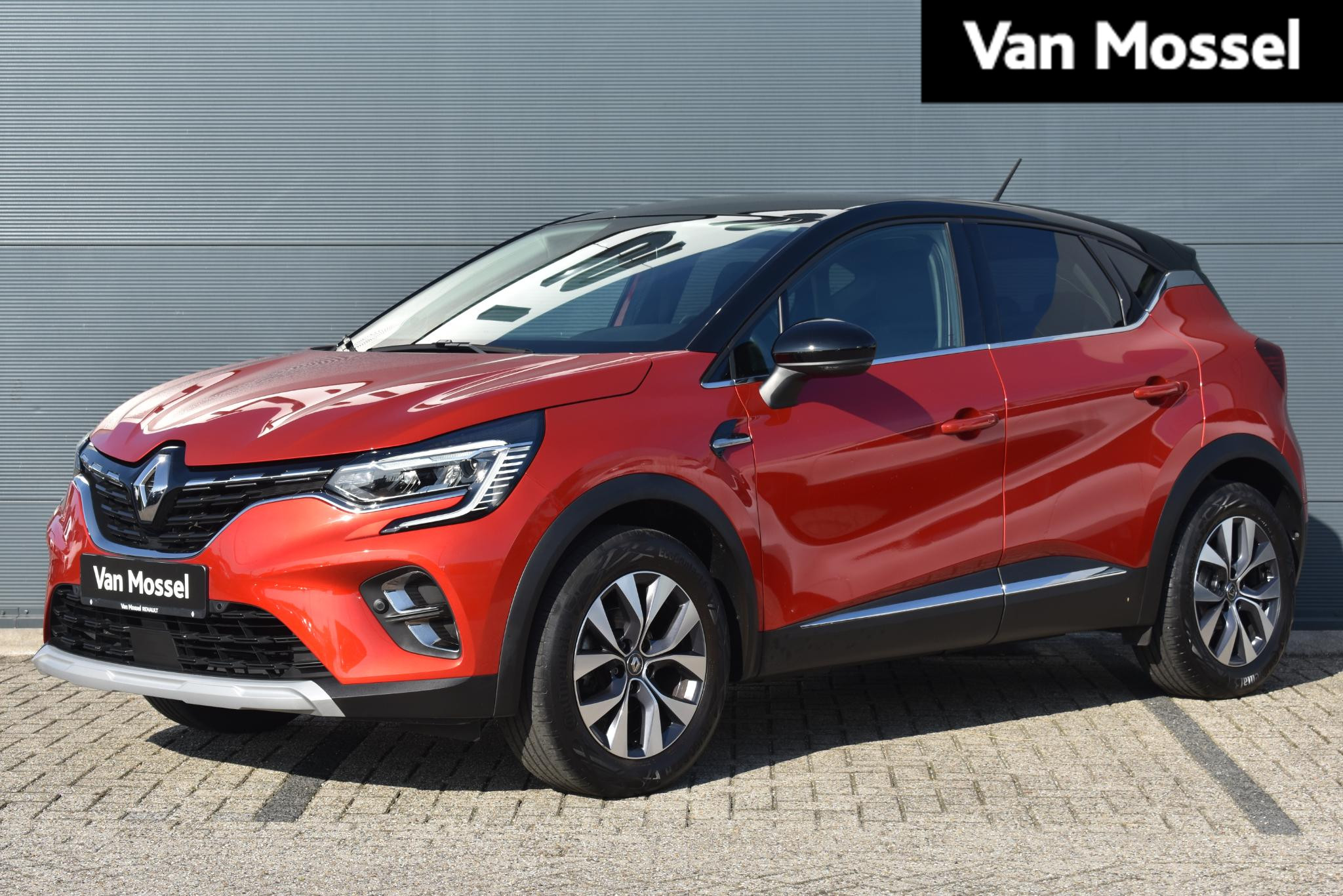 Renault Captur 1.0 TCe Intens 100pk | Achteruitrijcamera | Navigatie | Parkeersensoren | Carplay | Climate Control | Lichtmetalen velgen 17"