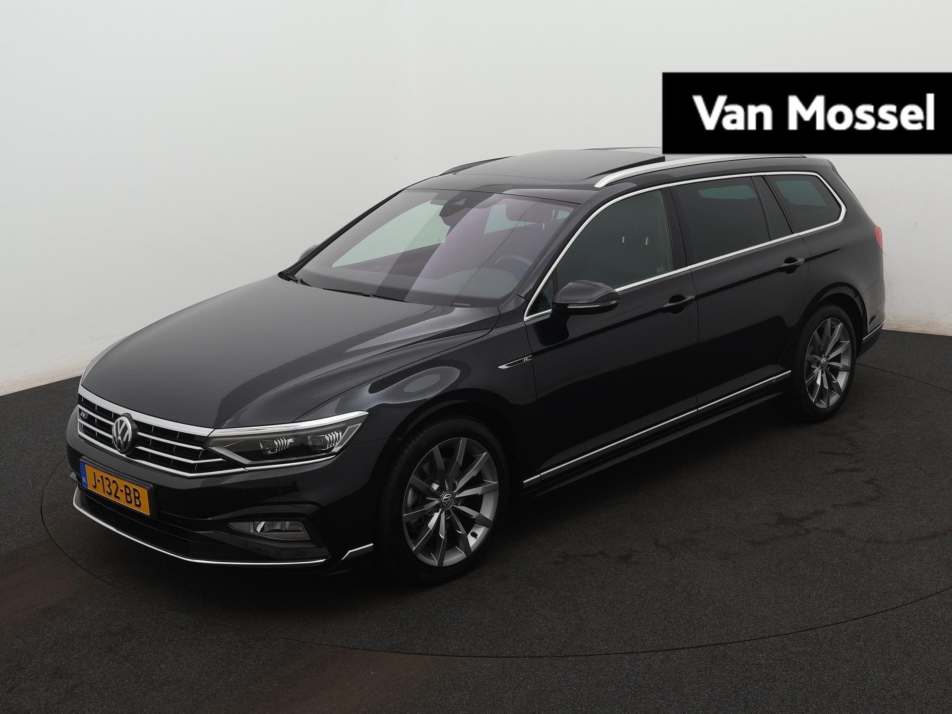 Volkswagen Passat Variant 2.0 TSI R-Line 190 PK | Automaat | Panorama dak | Keyless | Digital Cockpit PRO | Navigatie PRO (Groot Scherm) | Stoelverwarming | Parkeercamera