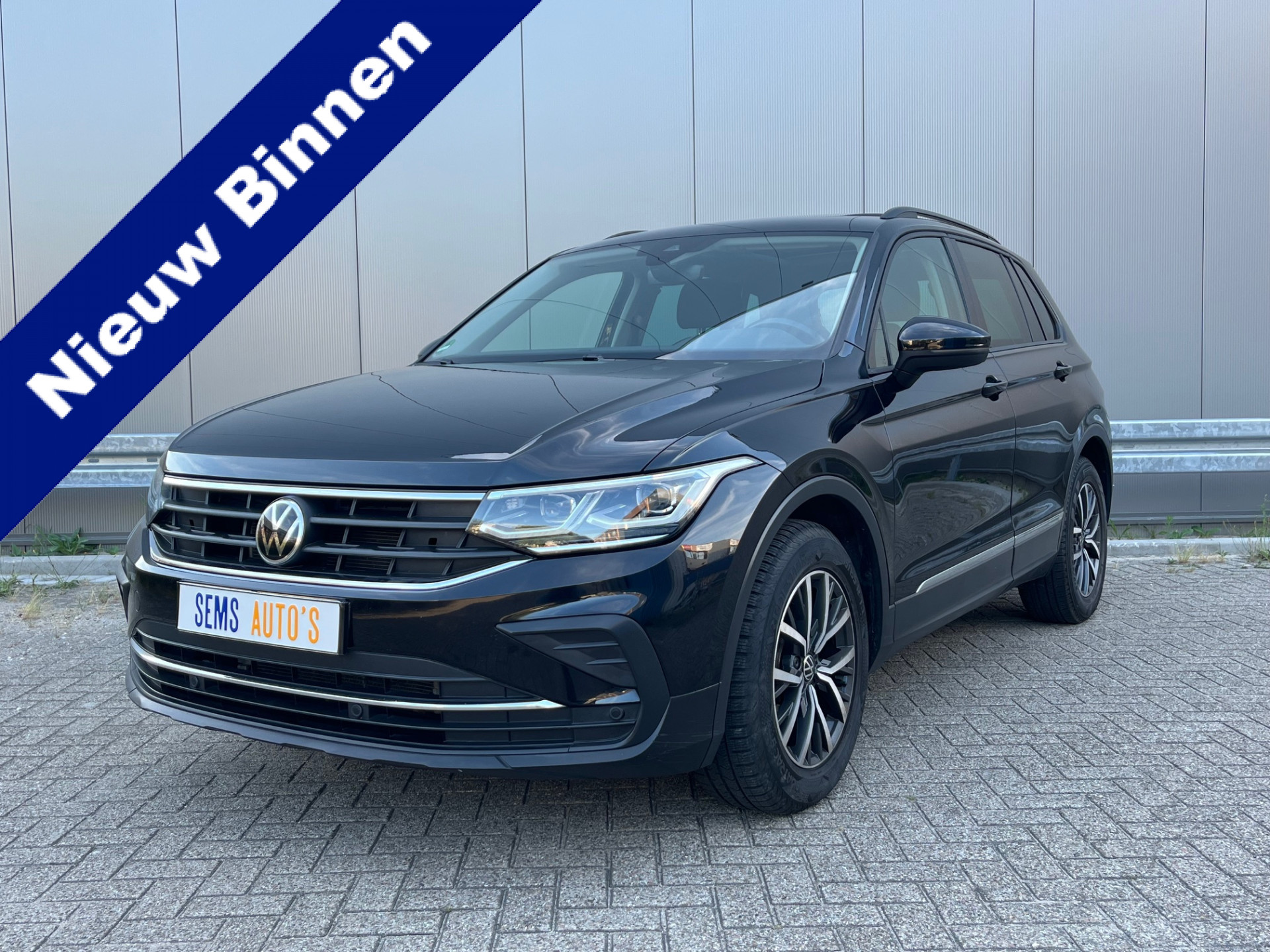 Volkswagen Tiguan 1.5 TSI R-Line Business+ Virtual Cockpit / Panorama Dak / Full Led / Trekhaak !