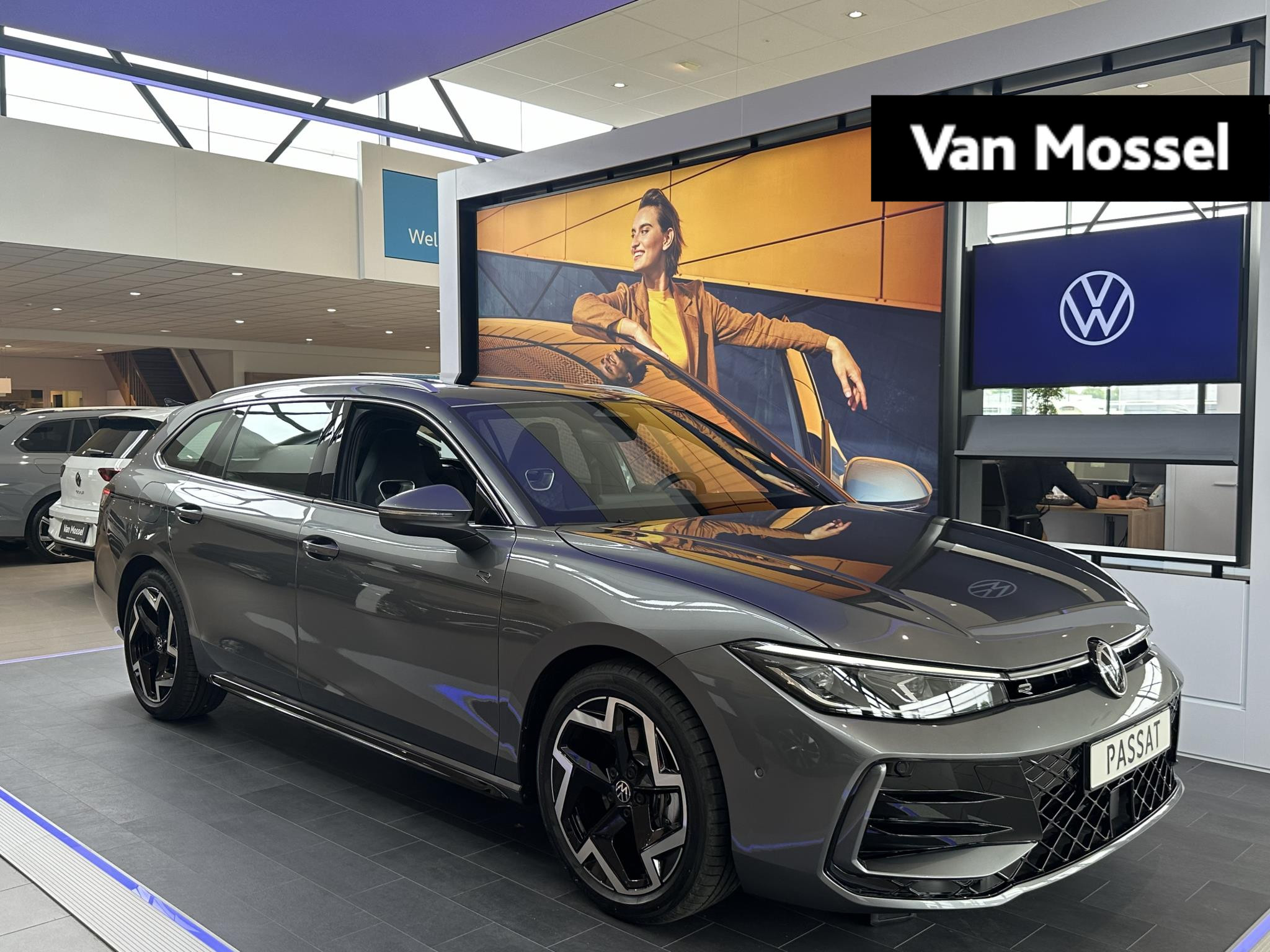 Volkswagen Passat Variant 1.5 eTSI R-Line Business | Uit voorraad leverbaar | Panorama dak | 360 graden camera | Stoel + stuurverwarming | Adaptieve cruise control | Navigatie |