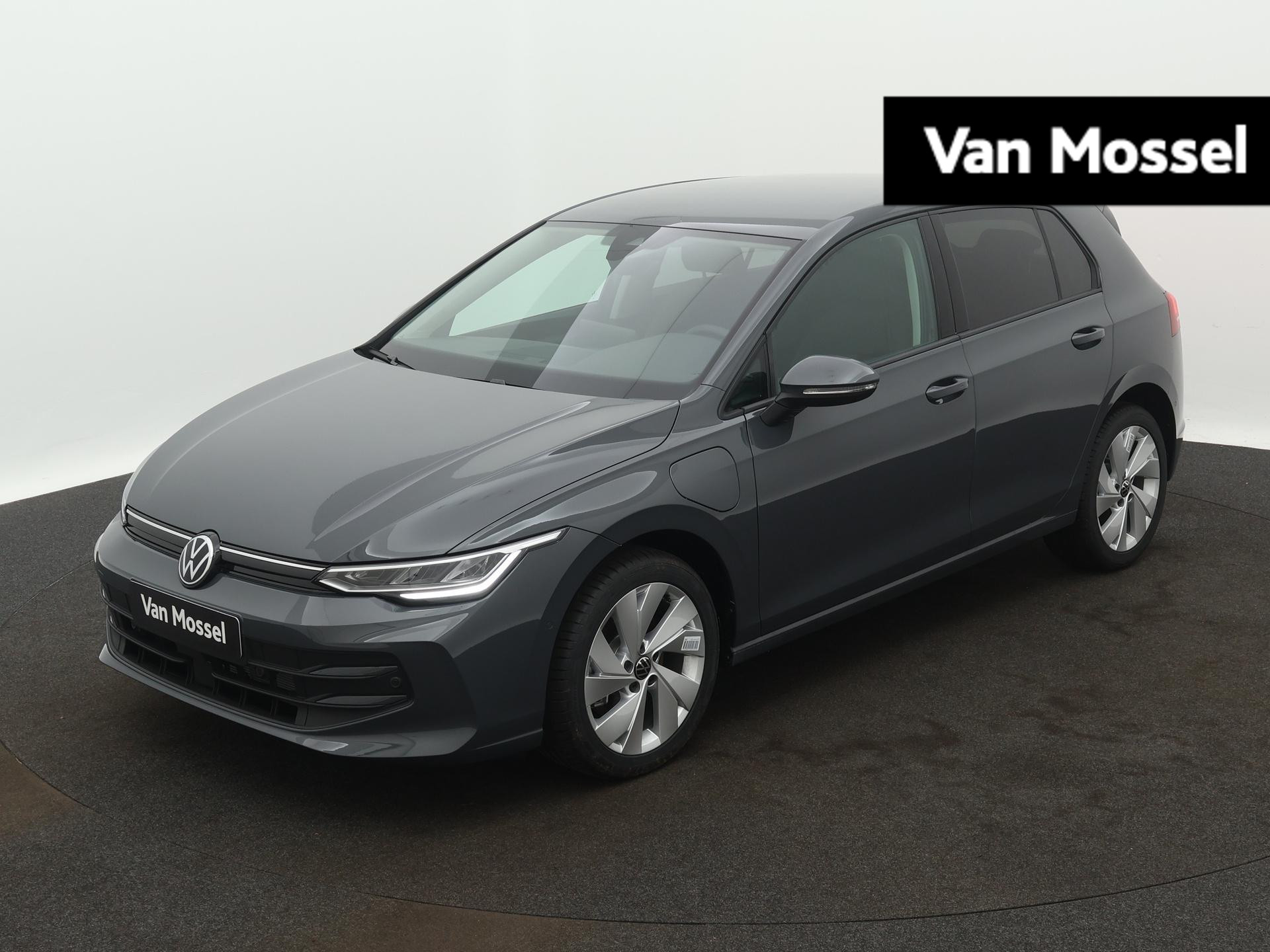 Volkswagen Golf 1.5 eHybrid Life Edition 204 PK Automaat | Plug in Hybride | Apple Carplay | Navigatie | Parkeersensoren | 17" Lichtmetalen velgen | Adaptieve cruise control | Camera | LED koplampen | Ruiten getint | Android Auto |