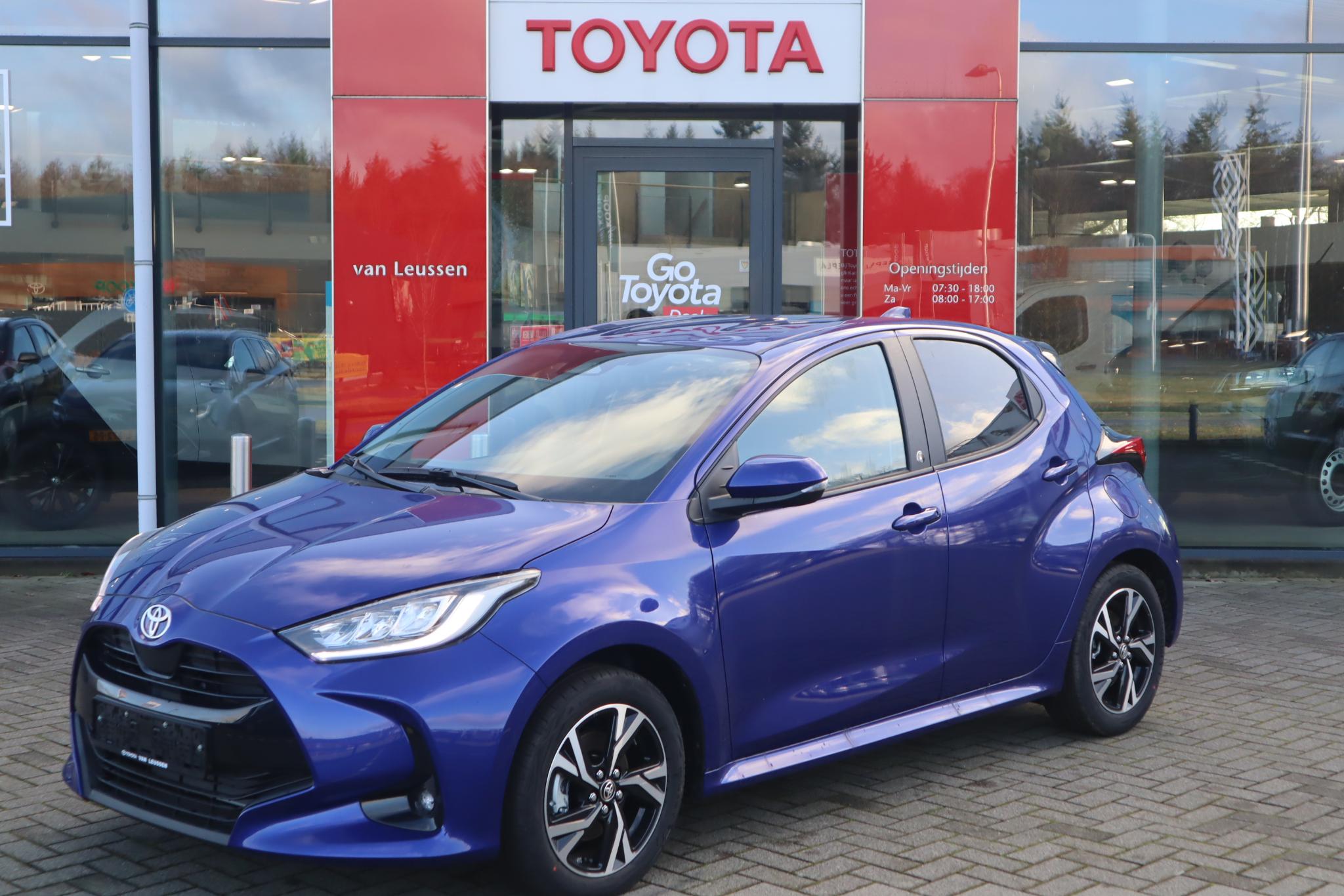 Toyota Yaris 1.5 HYBRID DYNAMIC APPLE/ANDROID LMV16" LED KEYLESS STOEL/STUURVERW. PRIVACY-GLASS DRAADLOOS-LADEN-TEL