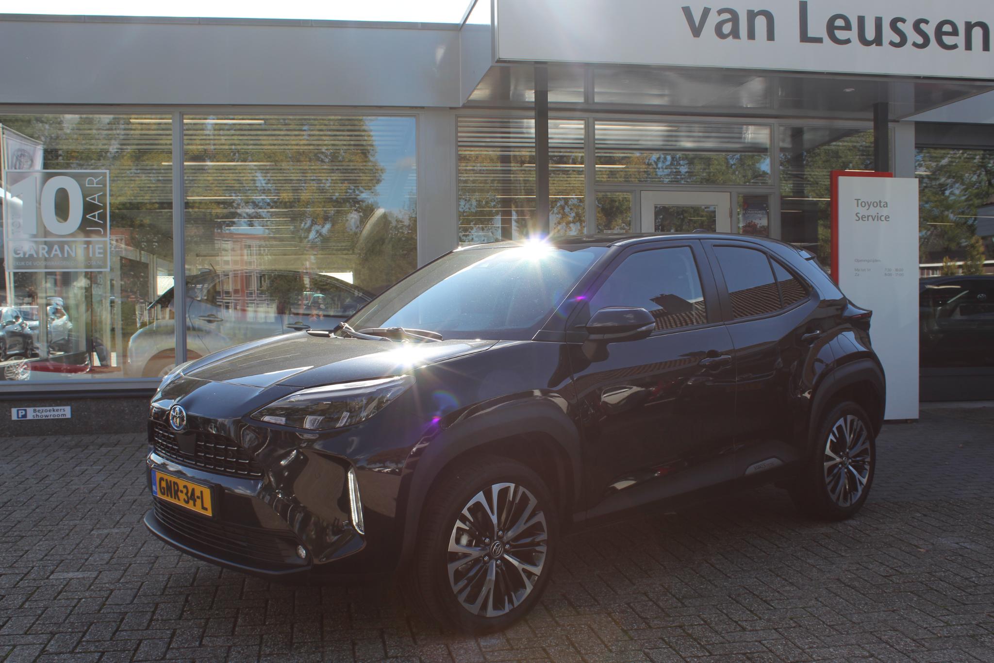 Toyota Yaris Cross 1.5 HYBRID BUSINESS DRAADLOOS TEL. LADER  STUUR/STOELVERW. LED KEYLESS DAB WISSERVERW. LM-VELGEN APPLE/ANDROID