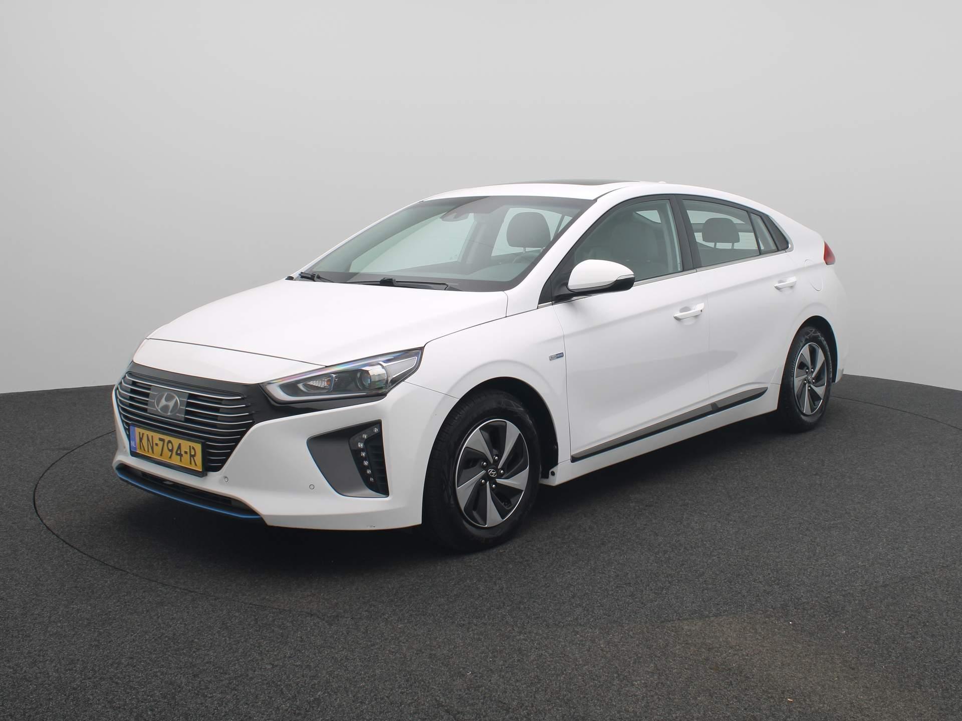 Hyundai IONIQ 1.6 GDi First Edition | Schuifdak | Leder| BLIND-SPOT | BI-XENON | Navigatie | Stoelverwarming |