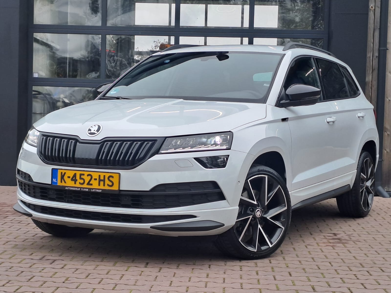 Škoda Karoq 1.5 TSI ACT Sportline Business | LED | Virtual | Trekhaak | Stoel- & stuurverwarming | Navi | App-connect |