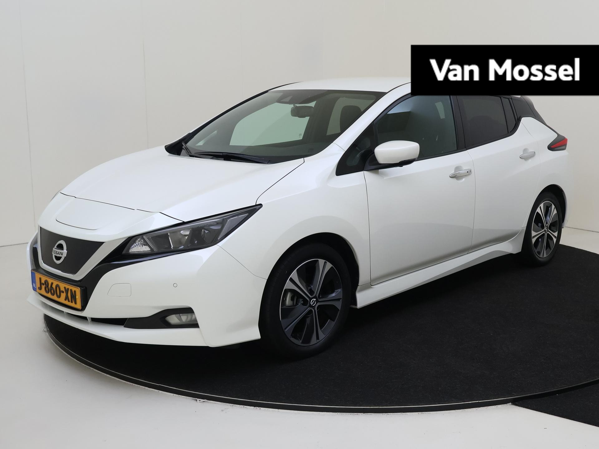 Nissan Leaf N-Connecta 40 kWh | Navigatie | 360 Camera | Parkeersensoren | Stoel verwarming | 17 inch Velgen | Cruise Control Adaptief | Licht & Regen Sensor |