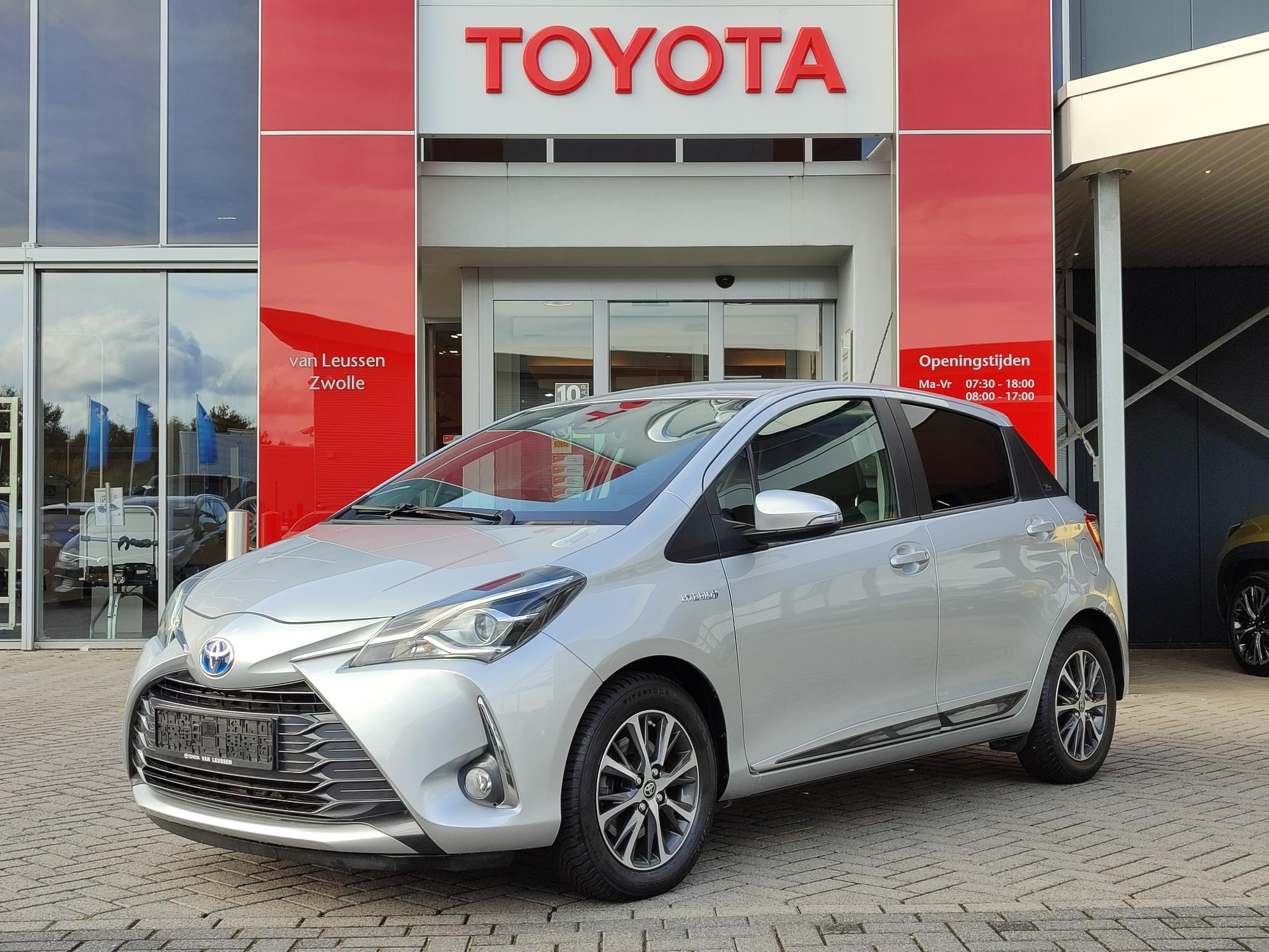 Toyota Yaris 1.5 Hybrid Y20 NAVI KEYLESS LM-VELGEN P-SENSOREN CAMERA CRUISE PRIVACY-GLASS DEALERAUTO