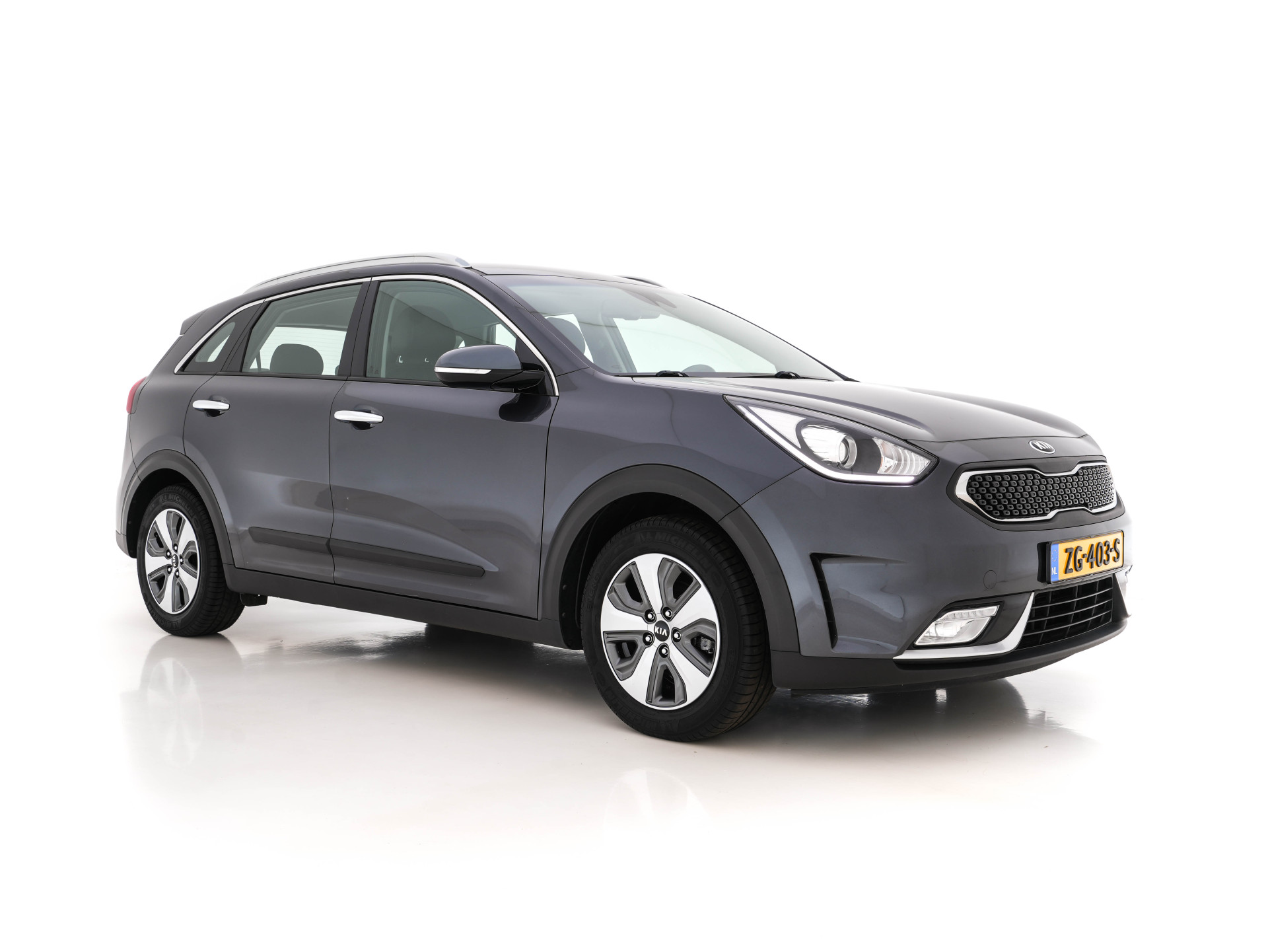 Kia Niro 1.6 GDi Hybrid ExecutiveLine (INCL-BTW) Aut. *NAVI-FULLMAP | KEYLESS | 1/2-LEATHER | LANE-ASSIST | DAB | APP.CONNECT | CAMERA | ECC | PDC | COMFORT-SEATS | TOWBAR |  16"ALU*