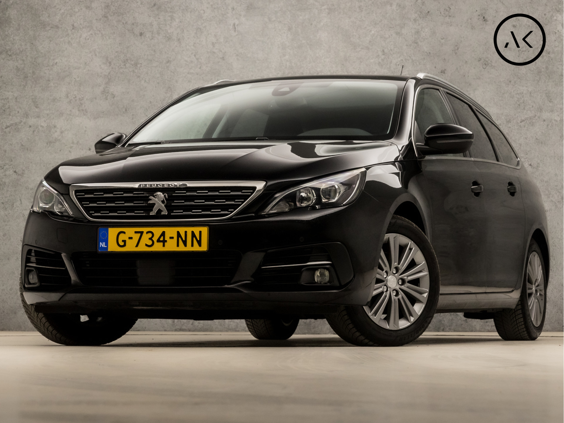 Peugeot 308 SW 1.2 PureTech Sport (PANORAMADAK, APPLE CARPLAY, GROOT NAVI, ADAPTIVE CRUISE, 360 CAMERA, LEDER, SPORTSTOELEN, GETINT GLAS, TREKHAAK, LANE ASSIST, NIEUWSTAAT)