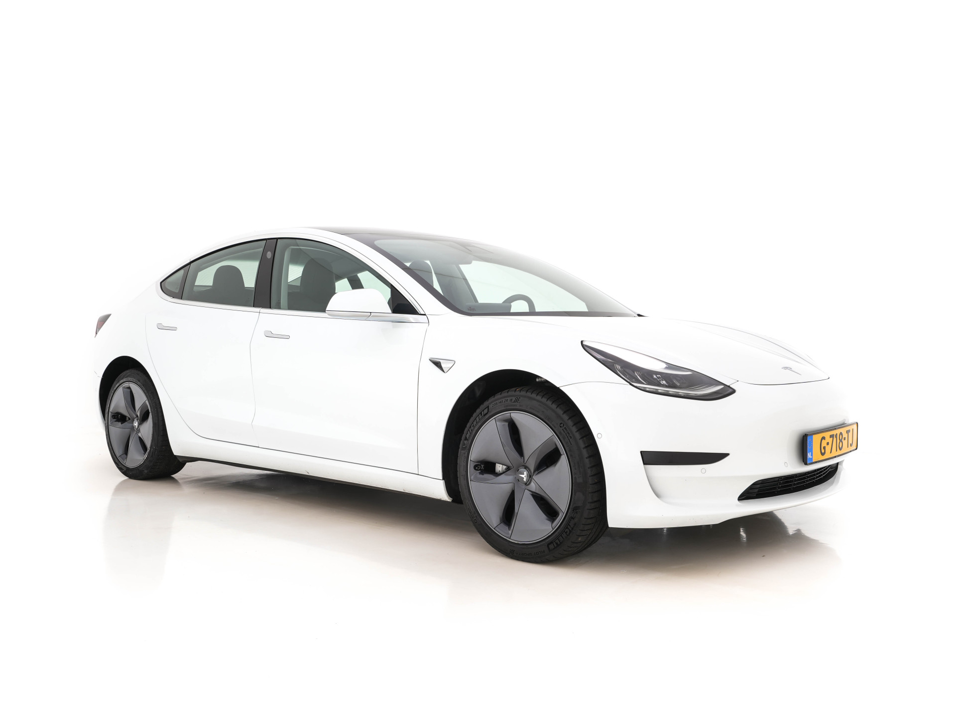 Tesla Model 3 Standard RWD Plus 60 kWh [ 3-Fase ] (INCL-BTW) Aut. *PANO | AUTO-PILOT | NAPPA-LEATHER | KEYLESS | FULL-LED | MEMORY-PACK | SURROUND-VIEW | DAB | APP-CONNECT | DIGI-COCKPIT | LANE-ASSIST | COMFORT-SEATS | 18"ALU*