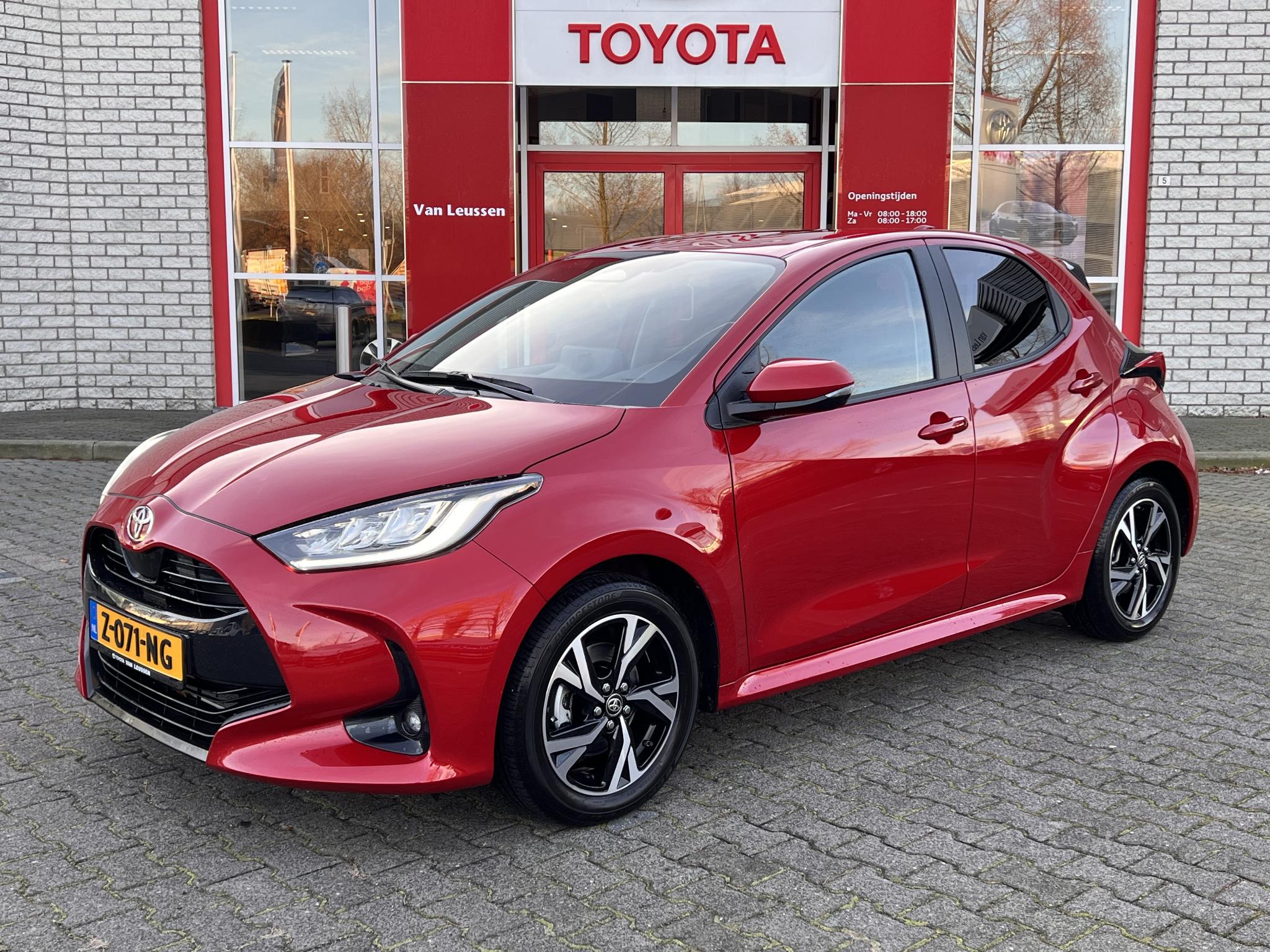 Toyota Yaris 1.5 HYBRID 115 FIRST EDITION NAVI KEYLESS APPLE/ANDROID PARKCAMERA LED LM-VELGEN NL-AUTO 1E-EIG