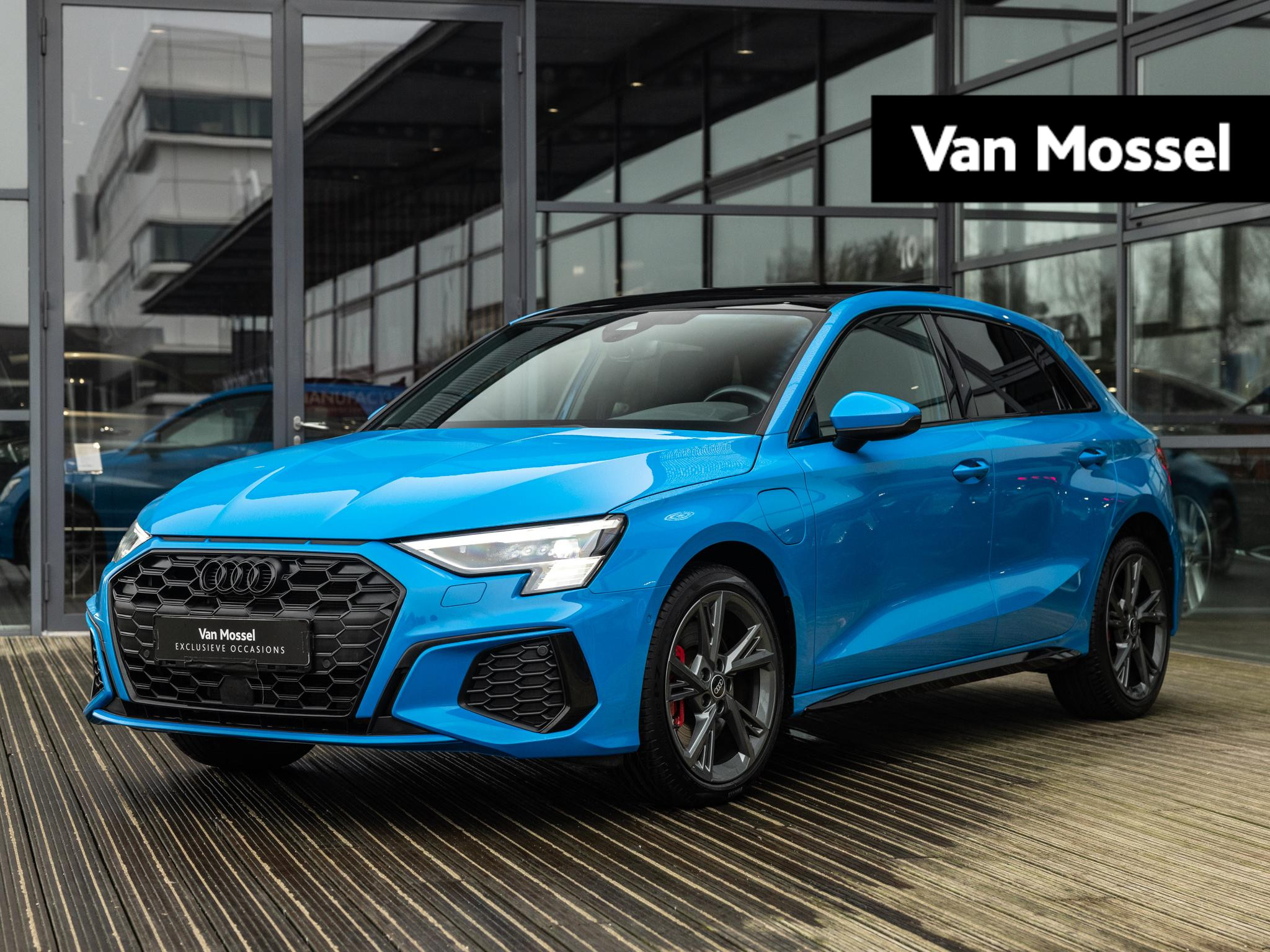 Audi A3 Sportback 45 TFSI e S edition Competition | 2 x S LINE | B&O | STOELMASSAGE | STOELMEMORY | PANORAMA/SCHUIF-KANTELDAK | TURBO BLAUW | 18 INCH | KEYLESS | ACHTERUITRIJCAMERA |