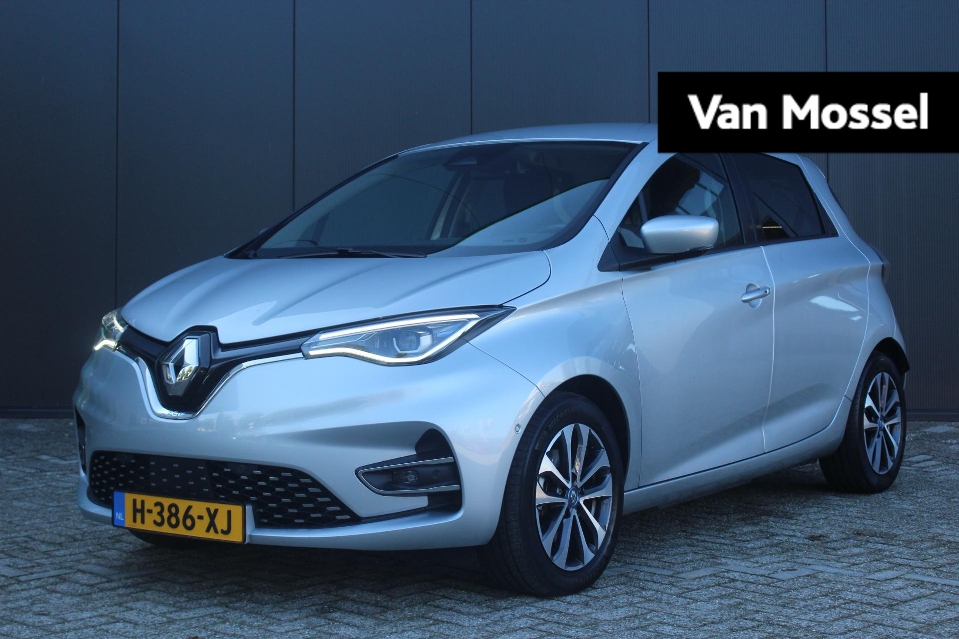 Renault ZOE R135 Intens 52 kWh (ex Accu) | Navigatie | Apple & Android Carplay | Parkeersensoren Voor & Achter | Camera | Climate Control | Cruise Control & Snelheidbegrenzer | Lichtmetalen Velgen | Keyless Entry | Full LED |