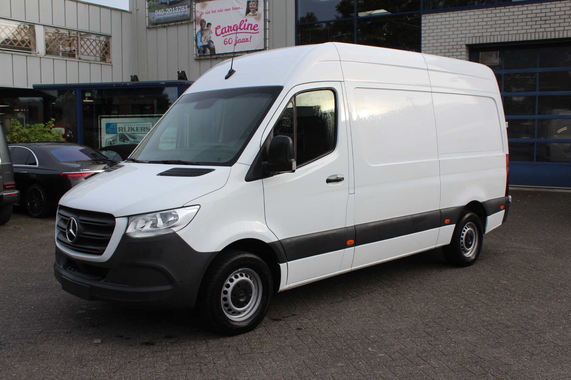 Mercedes-Benz Sprinter 317 CDI L2H2 3500kg trekhaak, MBUX met parkeerpakket en camera