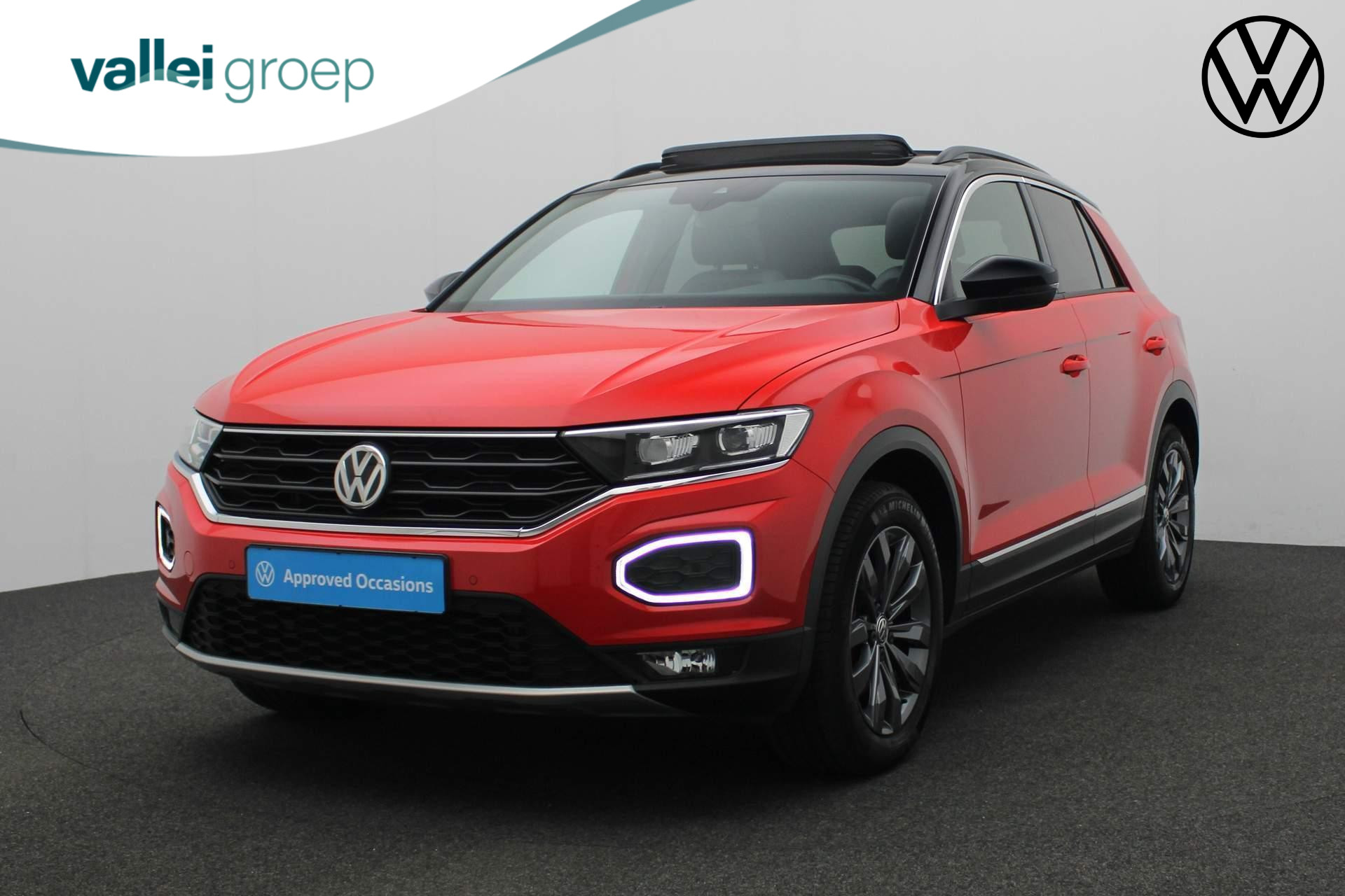 Volkswagen T-Roc 1.5 TSI 150PK Sport | Pano | Stuur-/stoelverwarming | Camera | Navi | Sportonderstel | Navi | ACC