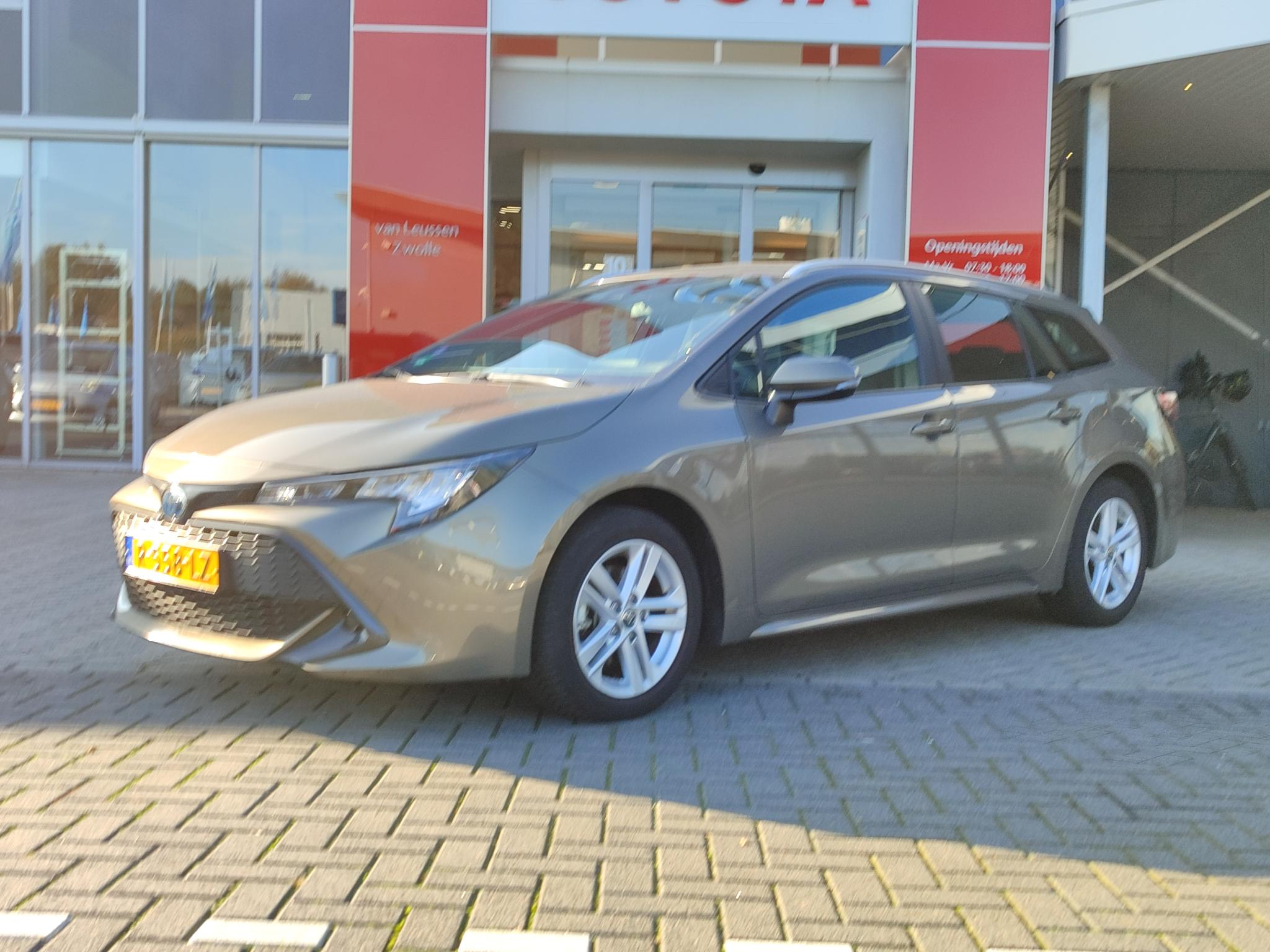 Toyota Corolla Touring Sports 1.8 Hybrid Active CLIMA CAMERA 16' LM-VELGEN AD-CRUISE BLUETOOTH APPLE/ANDROID NL-AUTO