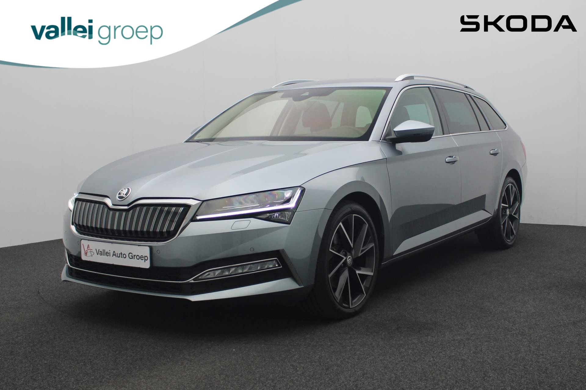 Škoda Superb Combi 1.4 TSI 218PK DSG iV Business Edition | Trekhaak | Geheugenstoel | Matrix LED | Adaptief onderstel | Stoel-/achterbankverwarming | Navi Columbus | Camera