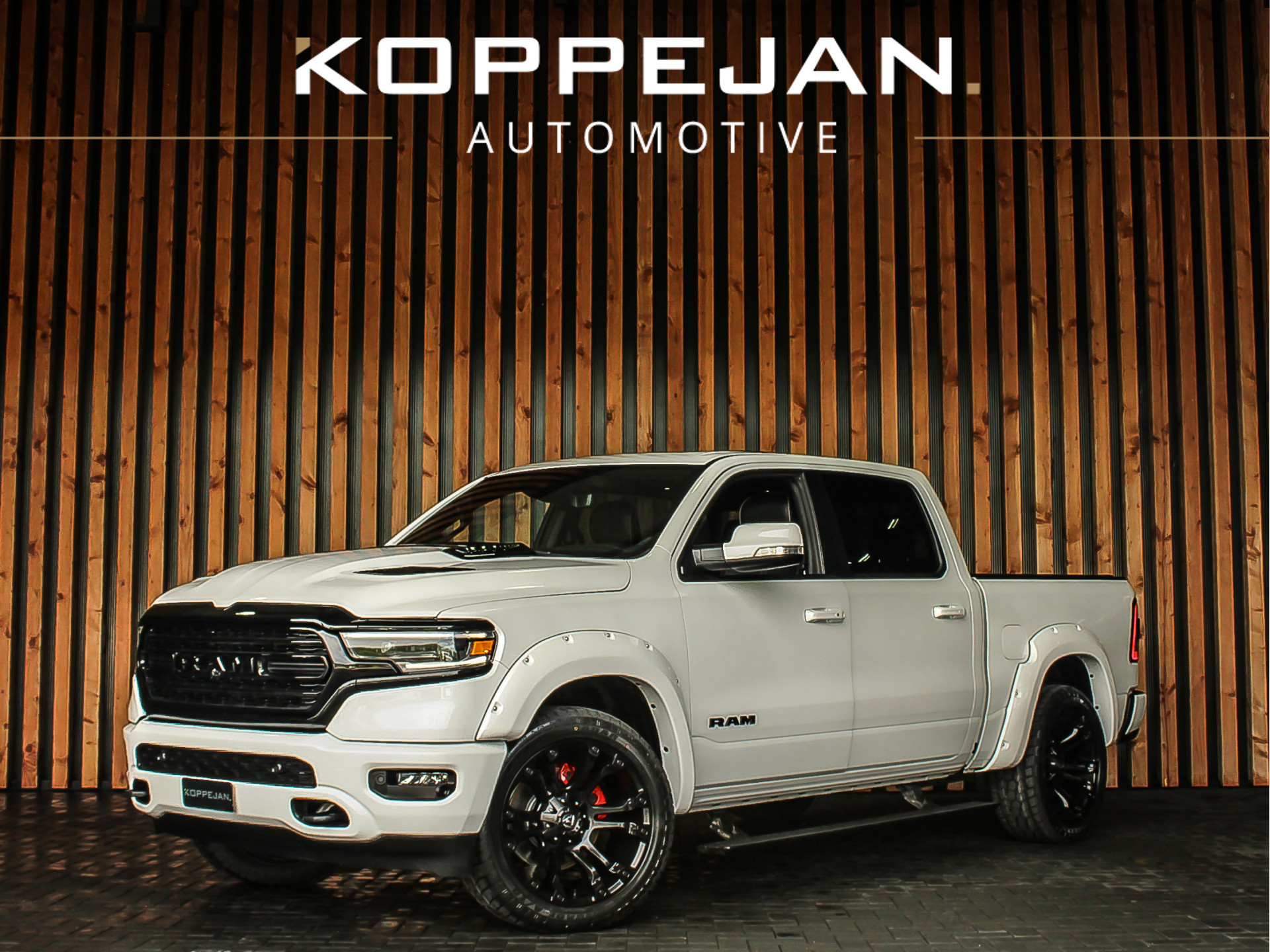 Dodge Ram Pick-Up 1500 Limited Night 5.7 V8 402PK Automaat Crew Cab | LPG | PANORAMADAK | LUCHTVERING | ELECTRISCHE SIDESTEPS | 12 INCH DISPLAY |
