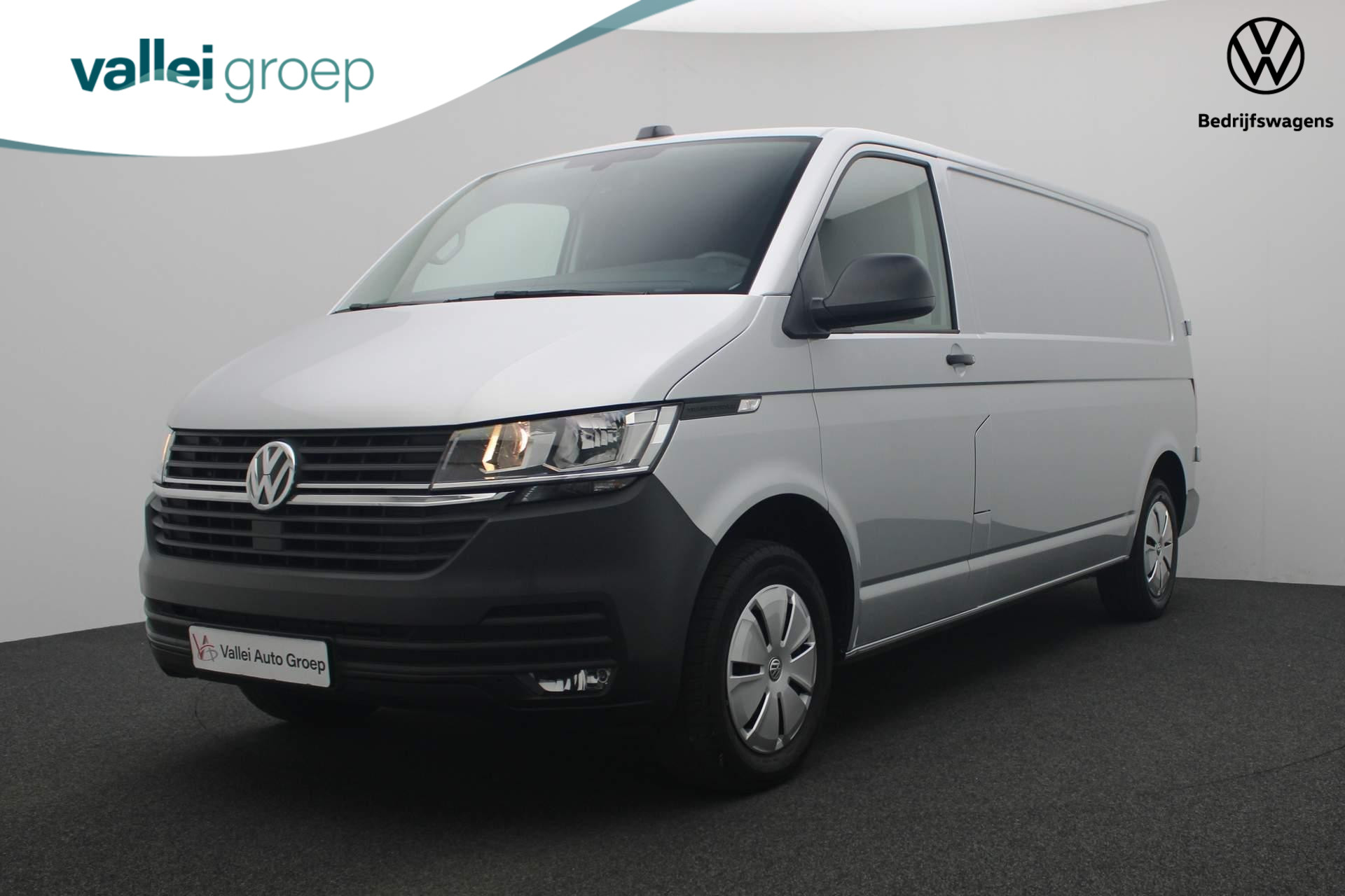 Volkswagen Transporter 2.0 TDI 110PK L2H1 28 Comfortline | Trekhaak | 3-zits | Parkeersensoren achter | Apple Carplay / Android Auto | Airco | Cruise