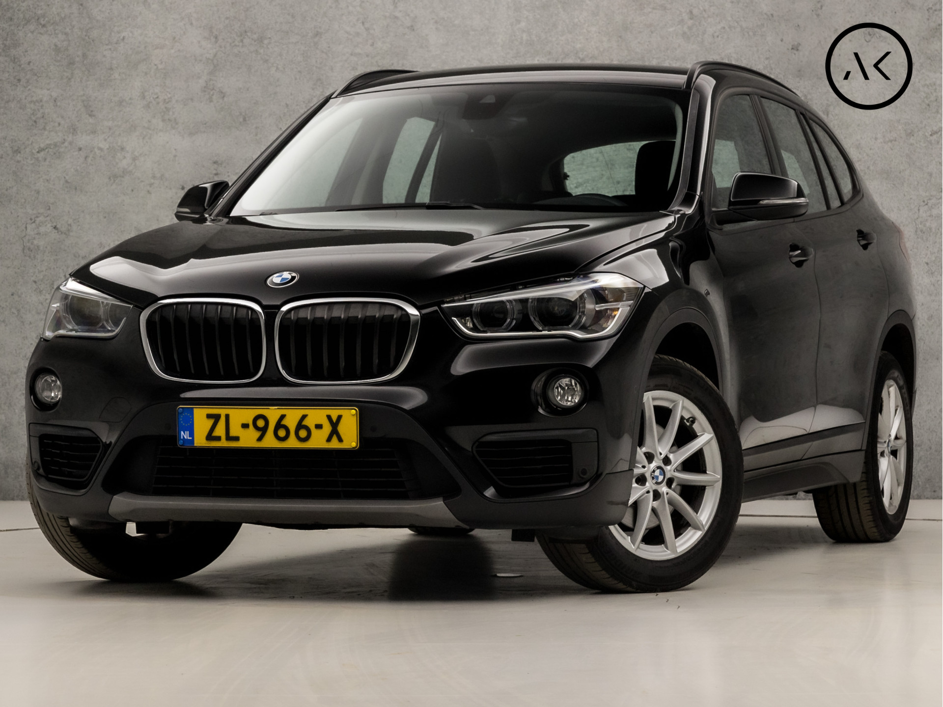 BMW X1 sDrive18i High Executive Edition Automaat (GROOT NAVI, GROOT NAVI, ELEK SPORTSTOELEN, LEDER, STOELVERWARMING, CAMERA, ELEK ACHTERKLEP, CRUISE, NIEUWSTAAT)