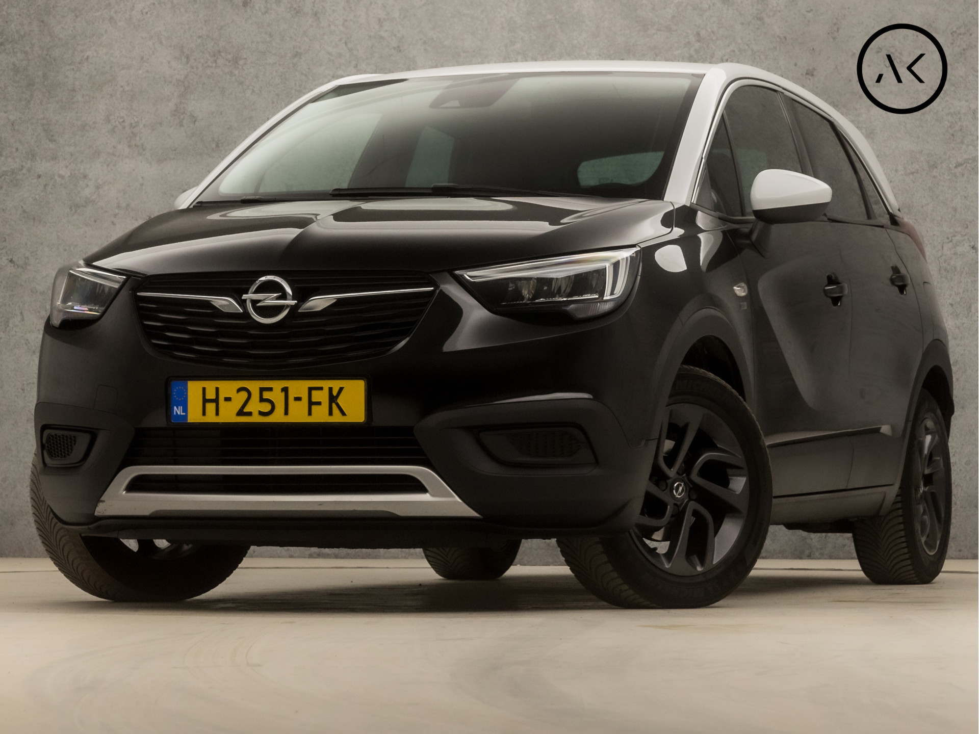 Opel Crossland X 1.2 120 Jaar Edition (APPLE CARPLAY, CRUISE, AIRCO, GETINT GLAS, LED, SPORTSTOELEN, LM VELGEN, NIEUWE APK, NIEUWSTAAT)