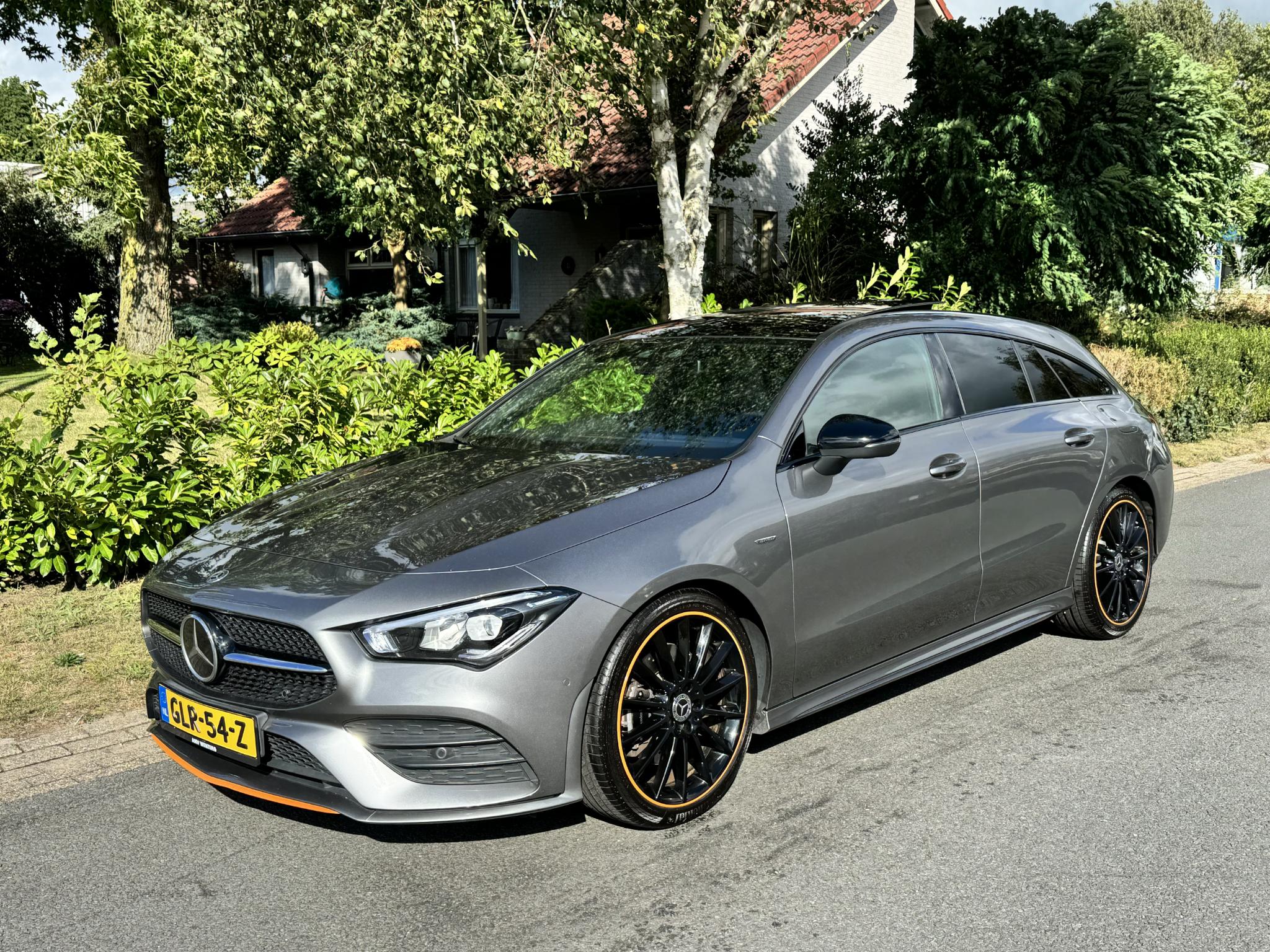 Mercedes-Benz CLA 200 Shooting OrangeArt 163PK AUT•Pano•Burmester