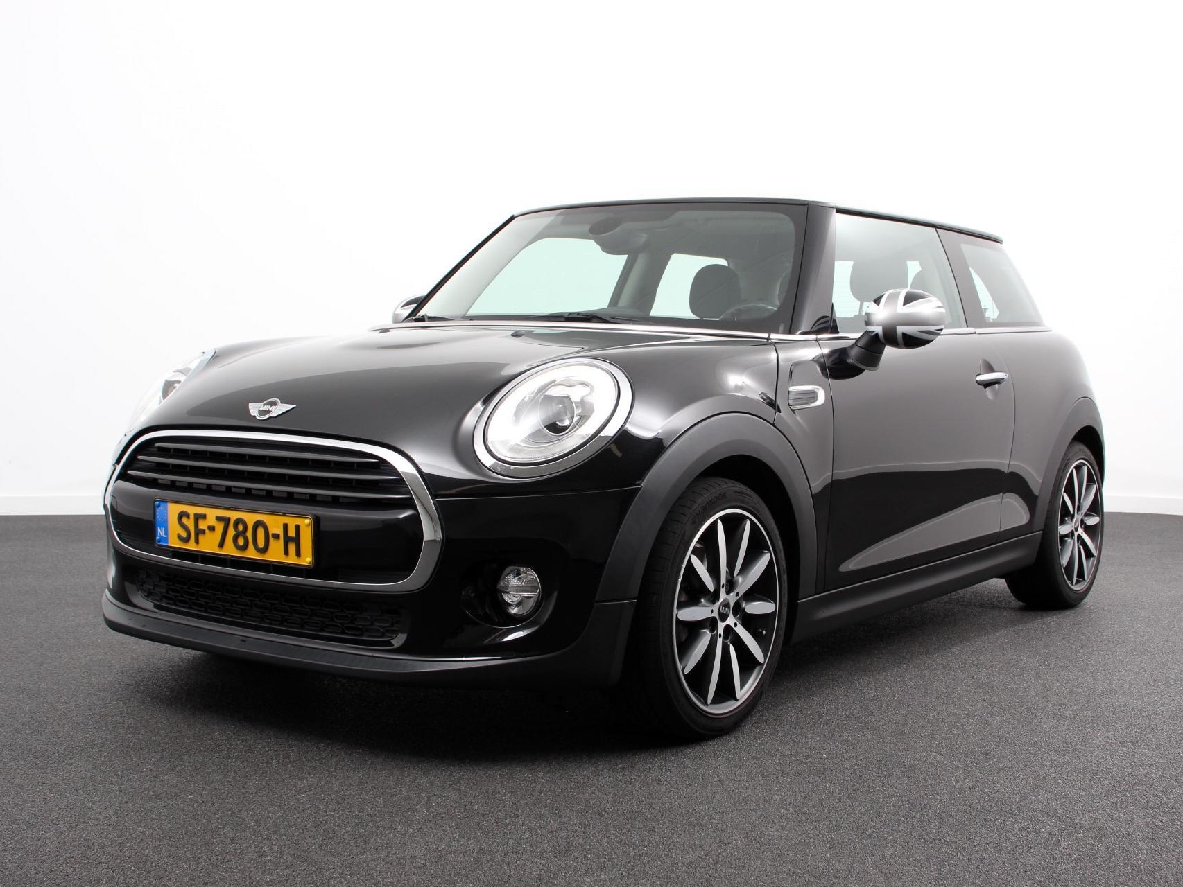 MINI Cooper Mini 1.5 136pk Serious Business | Navigatie | Airco | Lichtmetalen velgen | Cruise Control | Keyless | Led | Parkeer sensoren