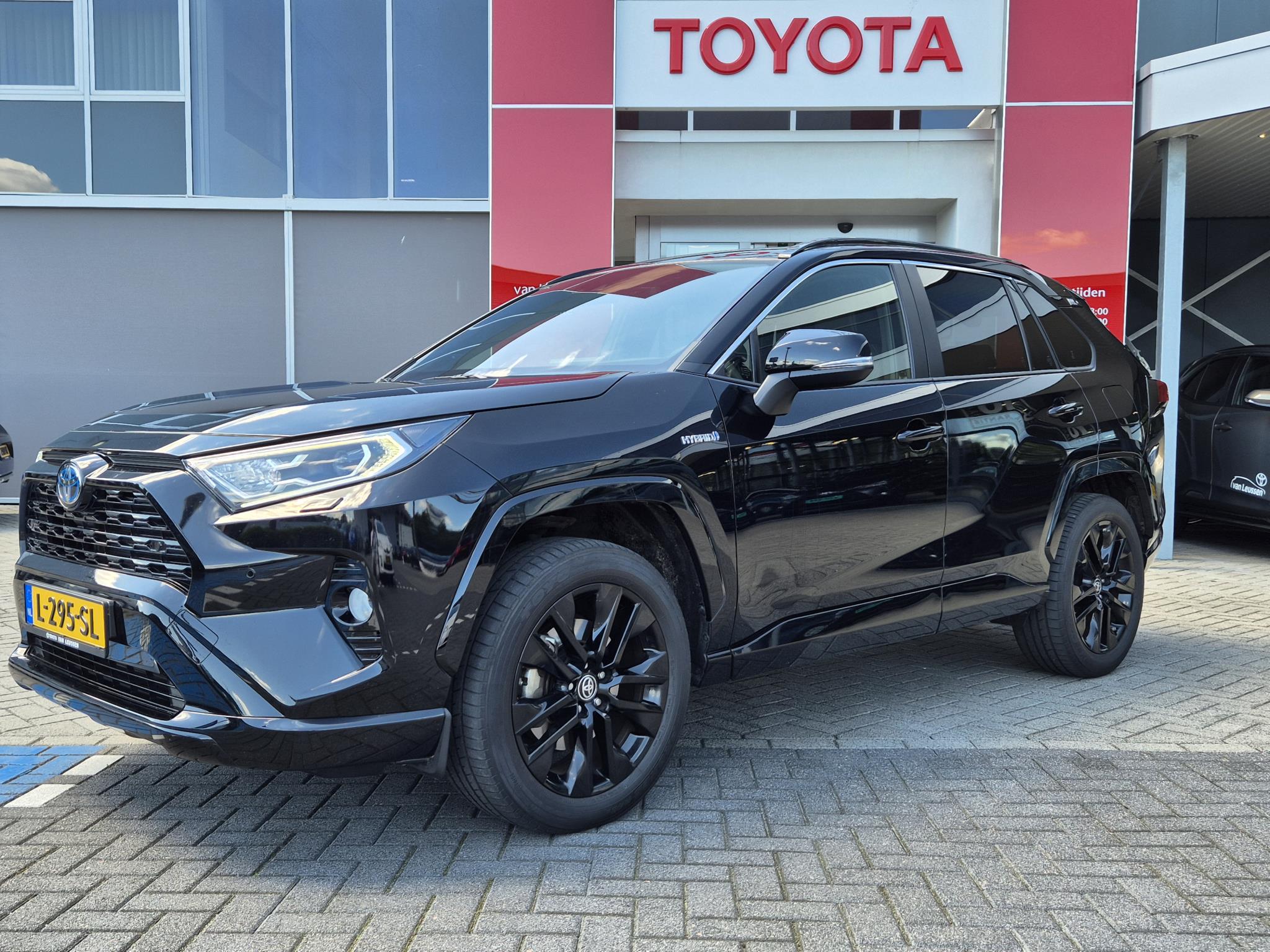 Toyota RAV4 2.5 Hybrid BLACK EDITION JBL-AUDIO STUUR/STOELVERWARMING KEYLESS ELEK. ACHTERKLEP APPLE ANDROID DAB+