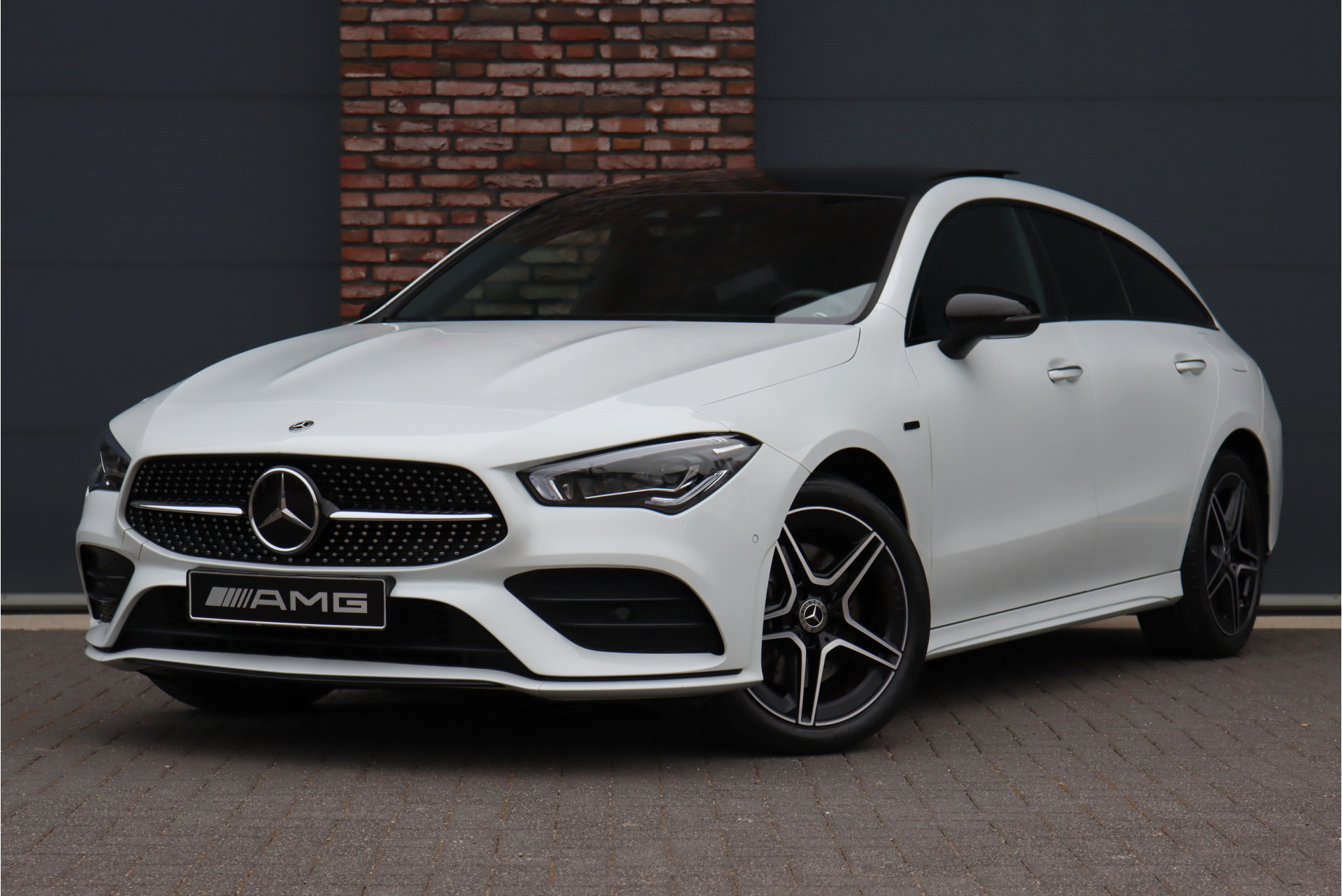 Mercedes-Benz CLA Shooting Brake 250 e AMG Line Aut8 | Panoramadak | Distronic+ | Memory | Camera | Sfeerverlichting | Augmented Reality | Keyless Go | Multibeam LED | Advanced Sound System |