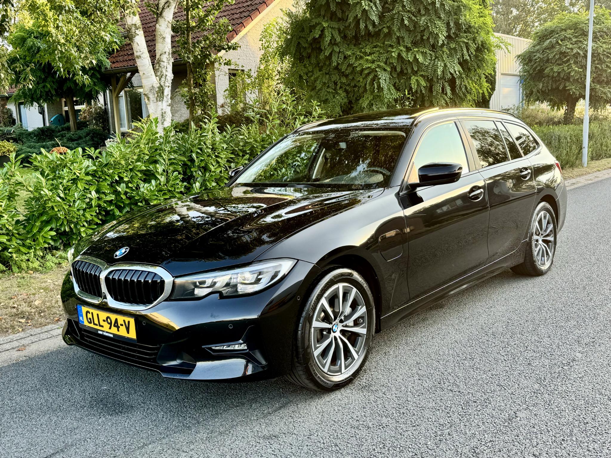 BMW 3 Serie Touring 330e High Executive 292PK Pano•HeadUp•360cam