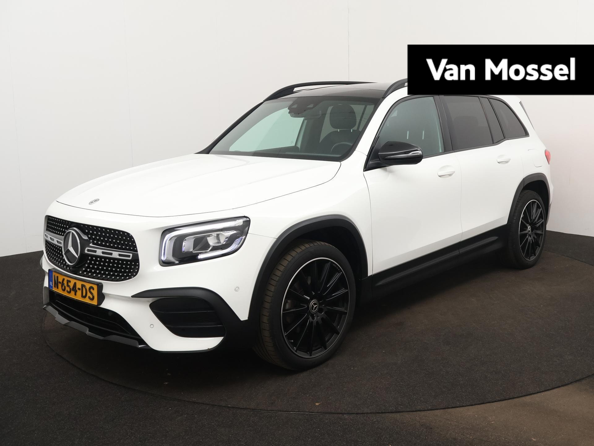 Mercedes-Benz GLB 200 Premium Plus 7p. | 7-ZITS | AMG-PAKKET | PANORAMADAK | SPORTSTOELEN | APPLE CARPLAY | ELEKTRICHE ACHTERKLEP | WIDESCREEN COCKPIT | SFEERVERLICHTING | ACHTERUITRIJCAMERA | NAVIGATIE |