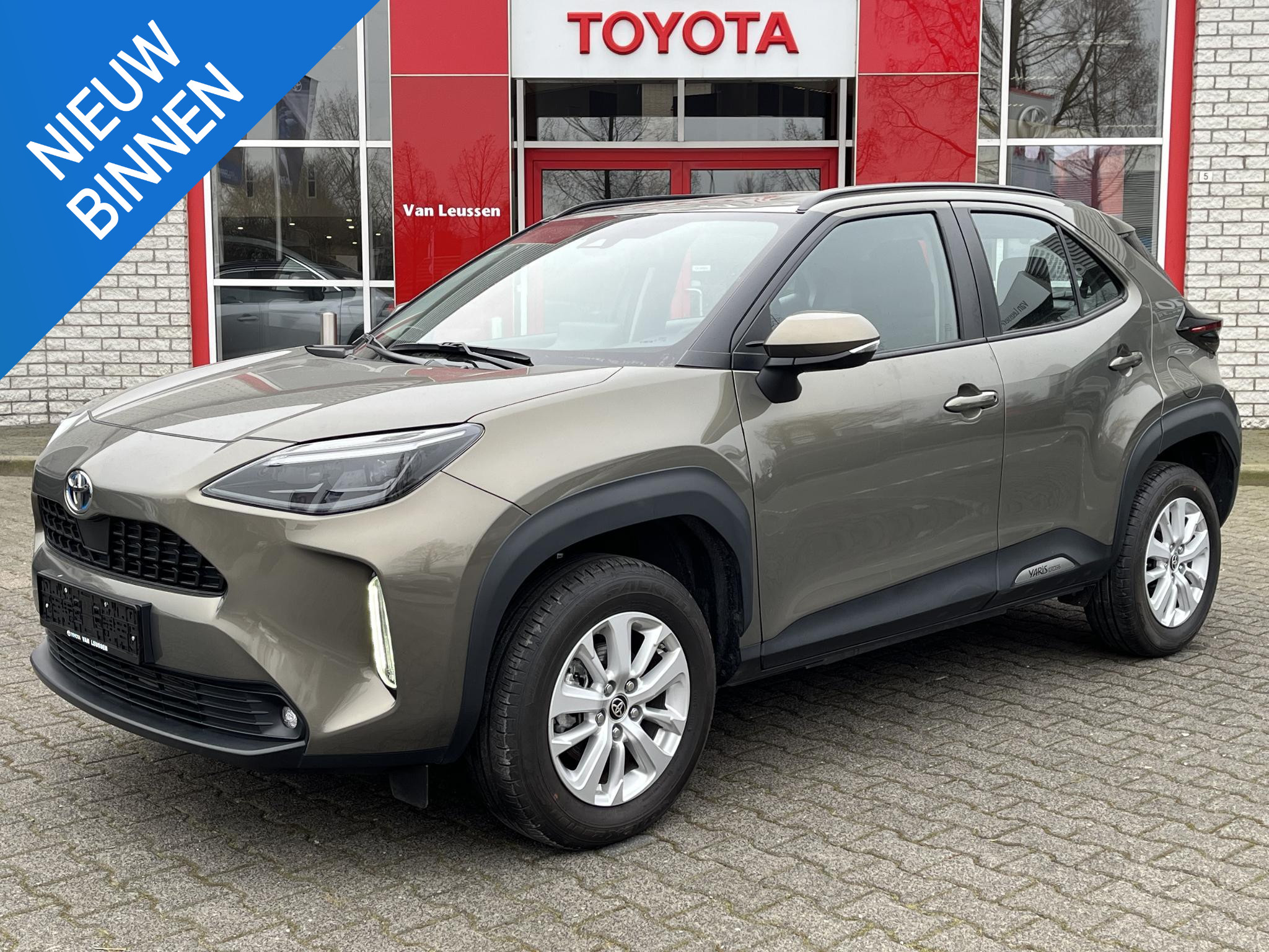 Toyota Yaris Cross 1.5 HYBRID DYNAMIC NAVI HEAD-UP STOEL/STUURVERW. APPLE/ANDROID EL-ACHTERKLEP KEYLESS