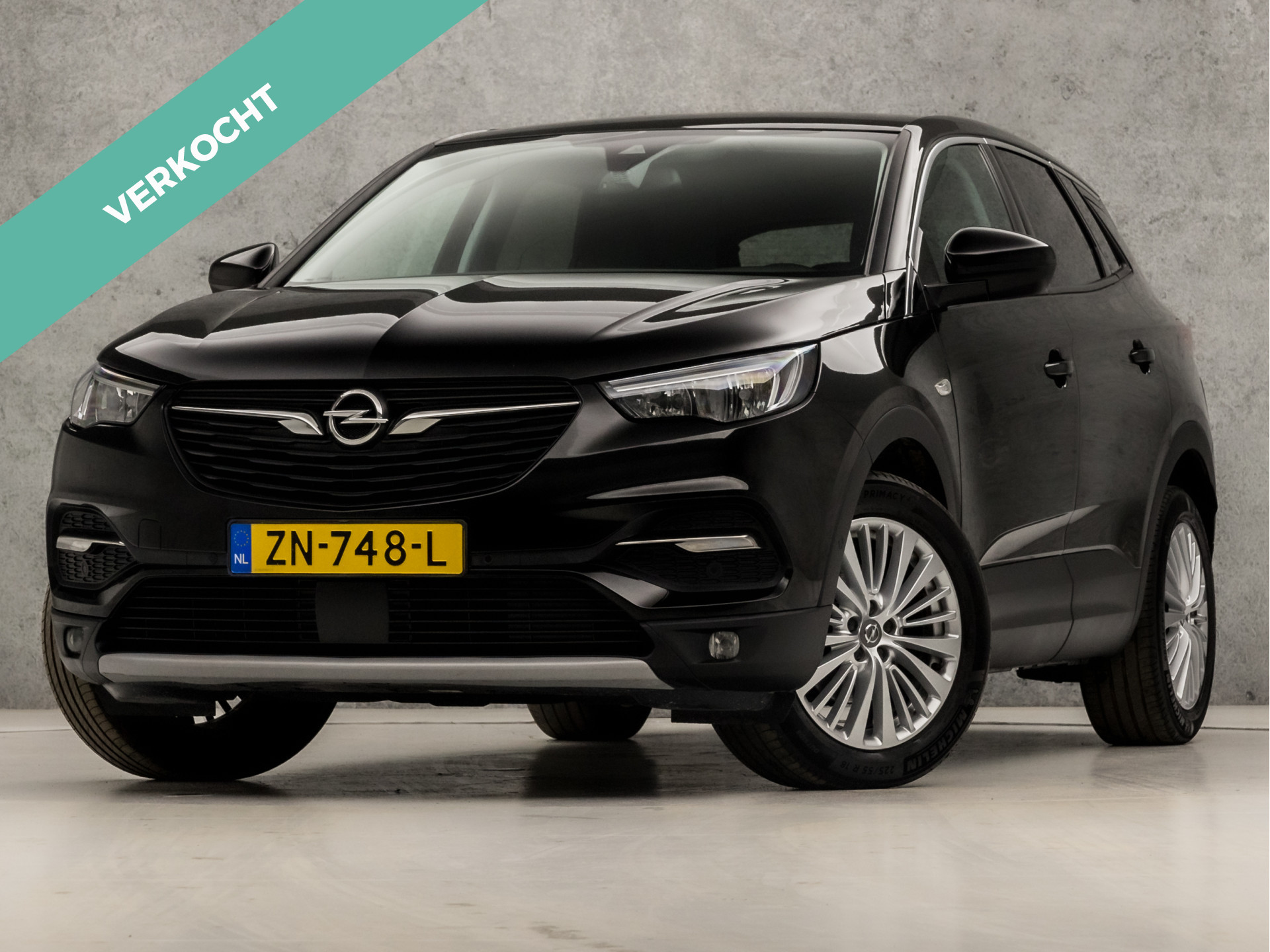 Opel Grandland X 1.2 Turbo Innovation (APPLE CARPLAY, NAVIGATIE, CAMERA, LEDER, SPORTSTOELEN, CRUISE, GETINT GLAS, KEYLESS, PARKEERSENSOREN, NIEUWSTAAT)