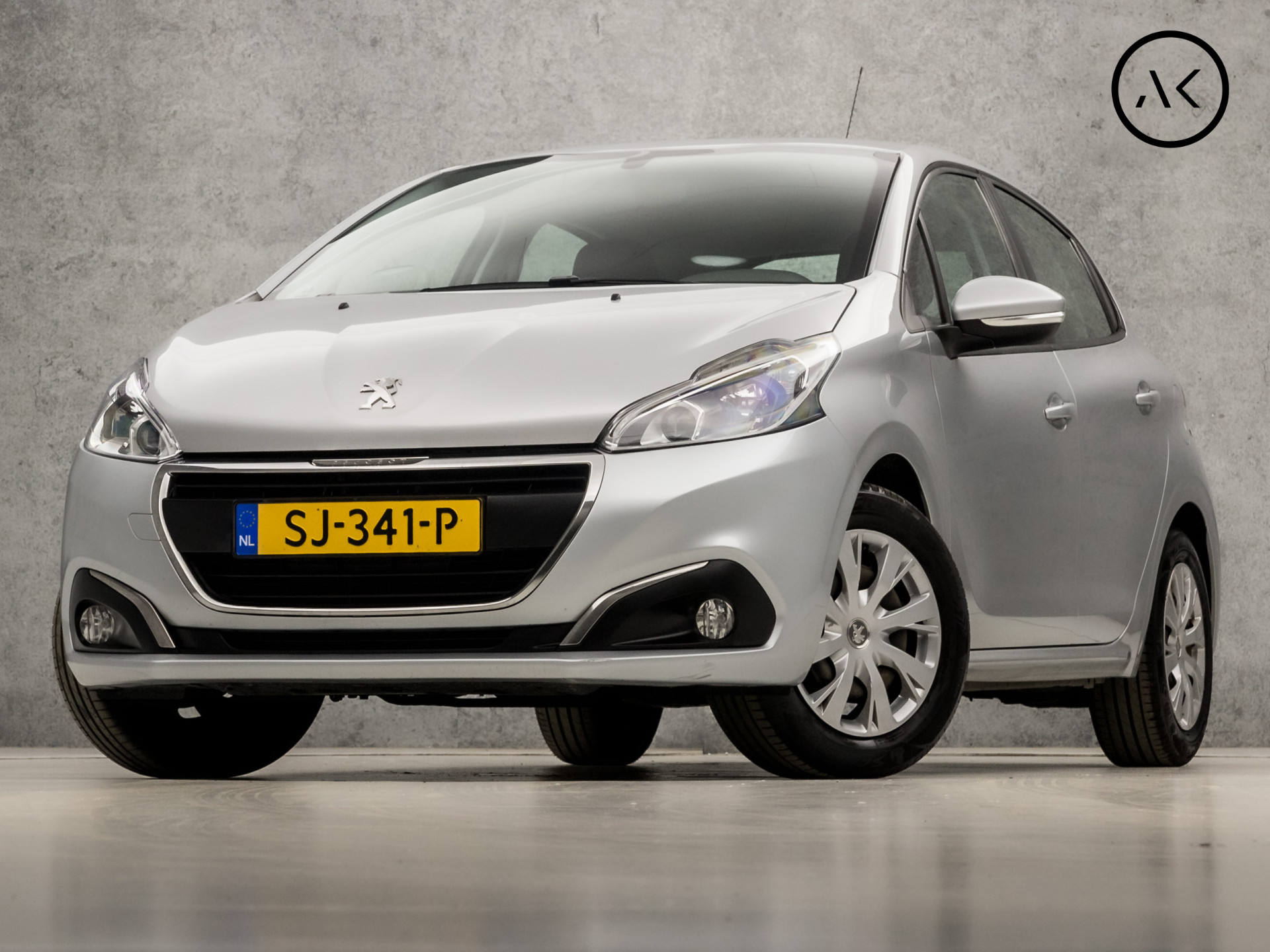 Peugeot 208 1.2 PureTech Luxury Sport (5-DEURS, NAVIGATIE, STUURWIELBEDIENING, BLUETOOTH, SPORTSTOELEN, CRUISE CONTROL, PARKEERSENSOREN, NIEUWE APK, NIEUWSTAAT)