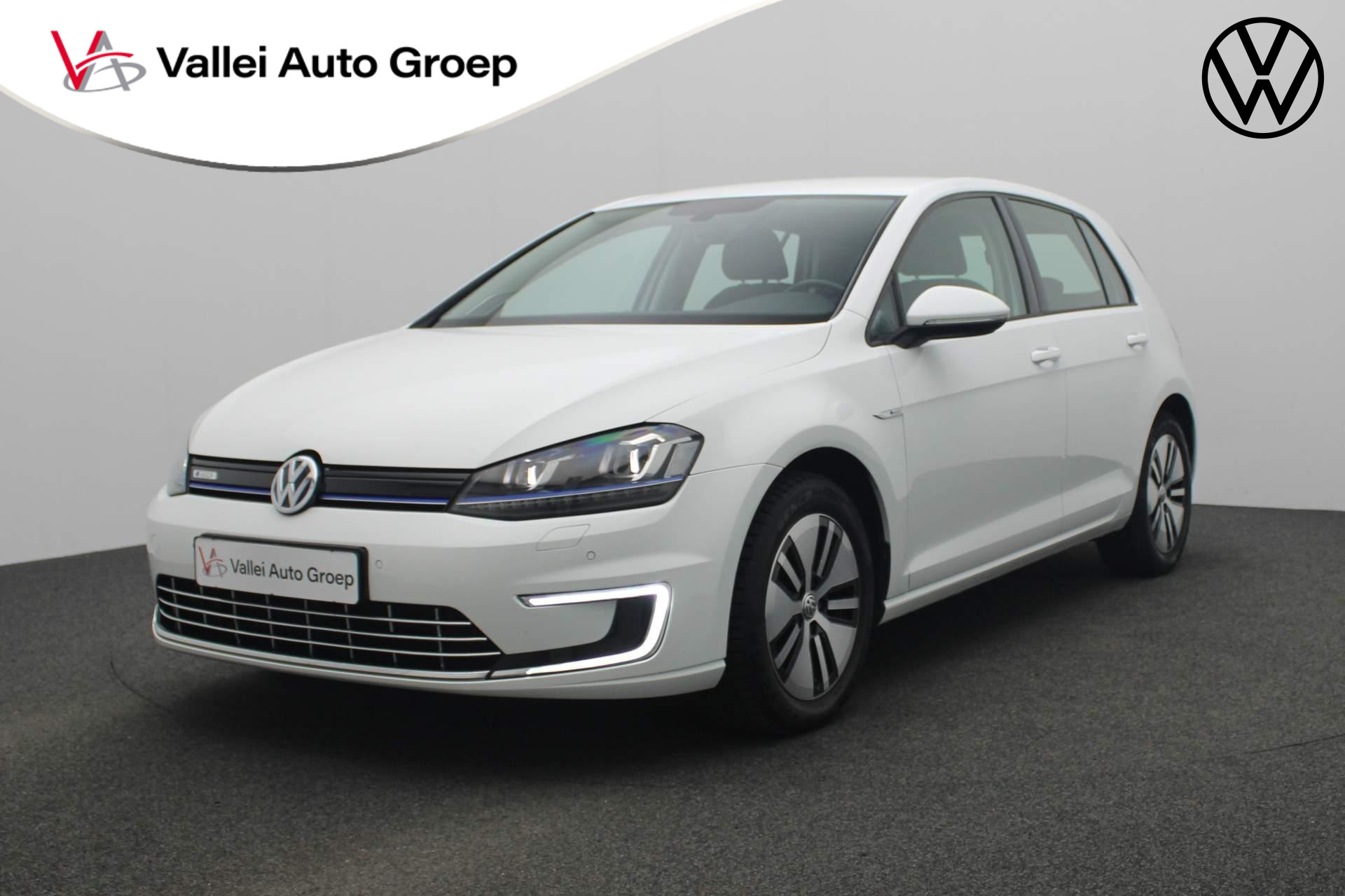 Volkswagen e-Golf 115PK CUP Edition | Navi | LED | Parkeersensoren voor/achter | Cruise | Clima | 16 inch | Apple Carplay / Android Auto