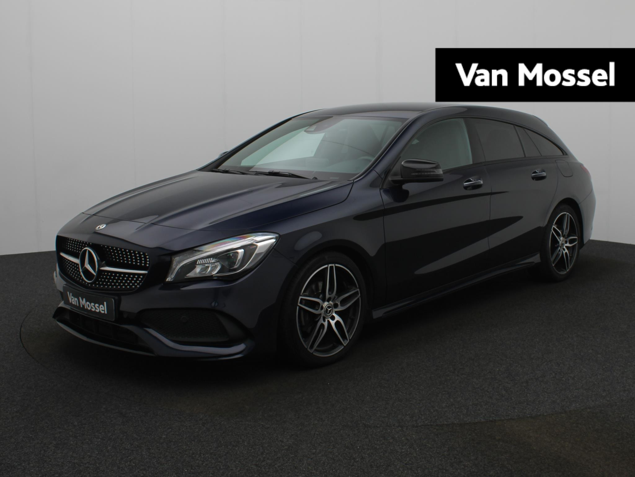 Mercedes-Benz CLA Shooting Brake 180 Business AMG Styling | Navigatie | Camera | LED Koplampen | Harman/Kardon | Elektrische Kofferklep | Dodehoekdetectie |