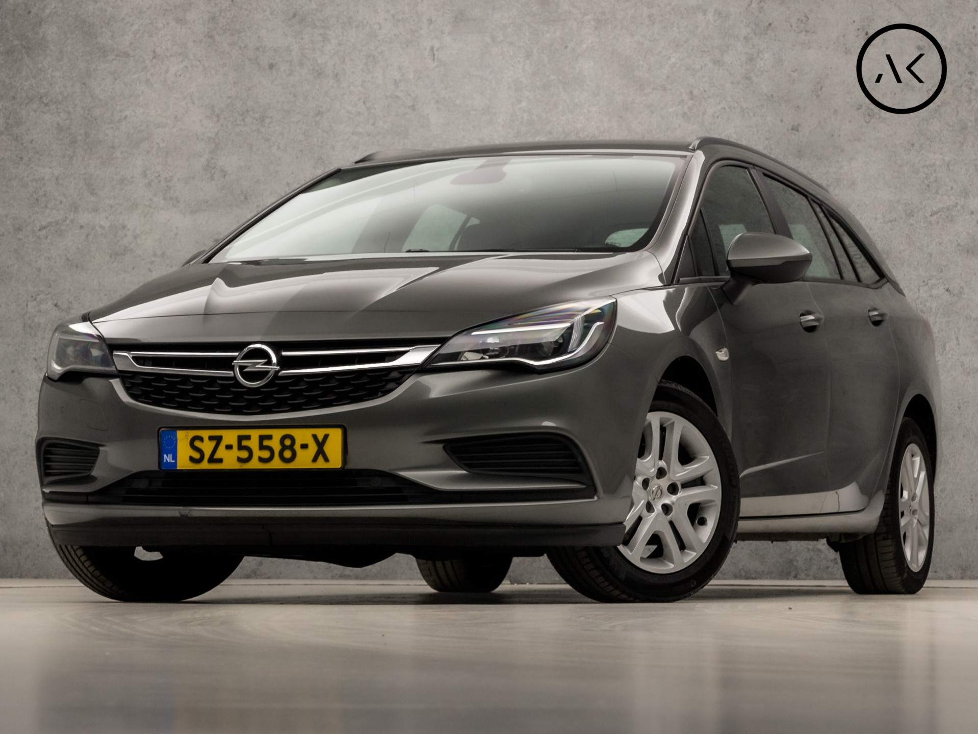 Opel Astra Sports Tourer 1.0 Online Edition (APPLE CARPLAY, NAVIGATIE, PARKEERSENSOREN, SPORTSTOELEN, TREKHAAK, CRUISE, NIEUWSTAAT)