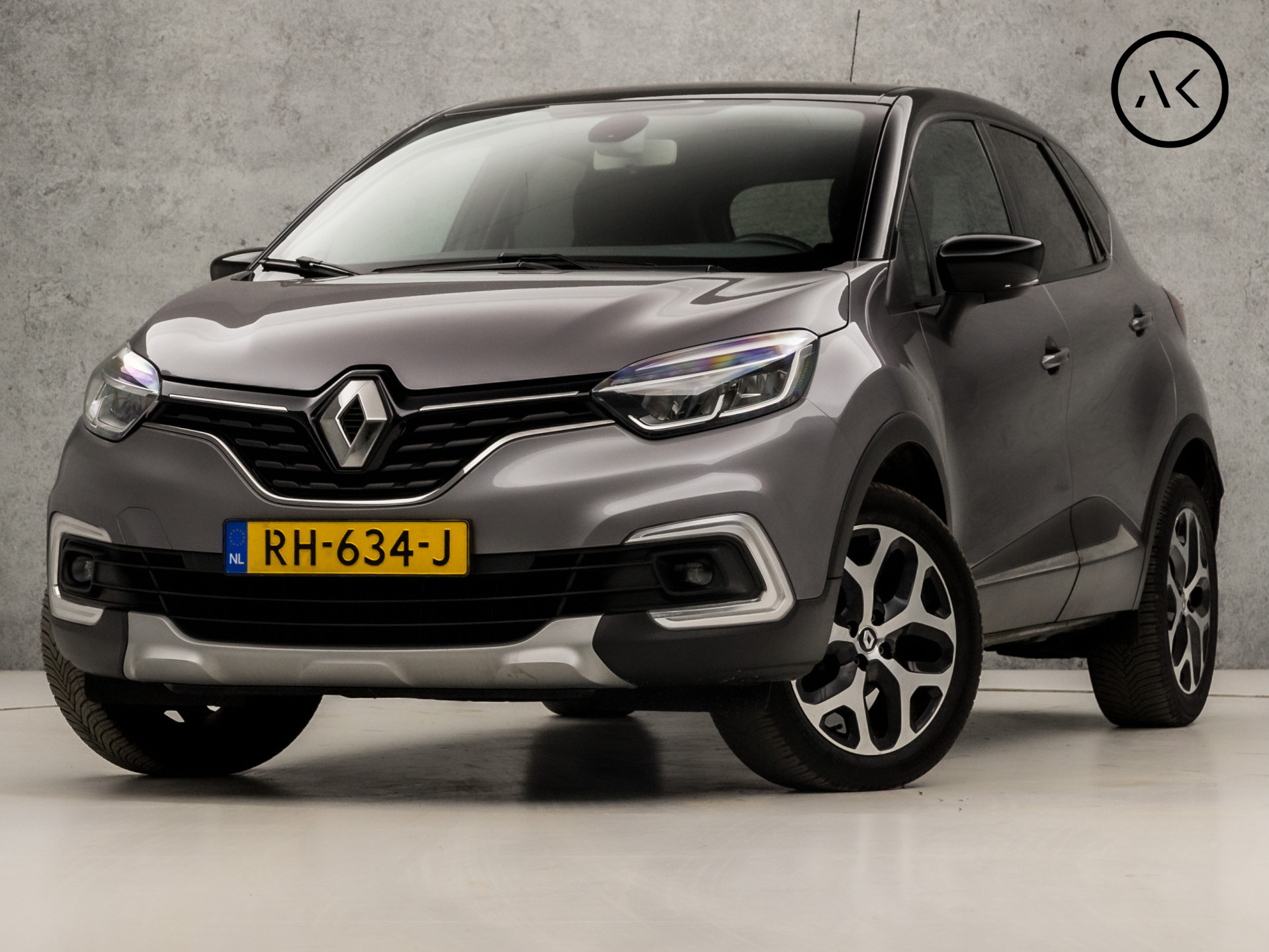 Renault Captur 0.9 TCe Intens (NAVIGATIE, CLIMATE, LED KOPLAMPEN, GETINT GLAS, SPORTSTOELEN, PARKEERSENSOREN, TREKHAAK, LM VELGEN, NIEUWSTAAT)