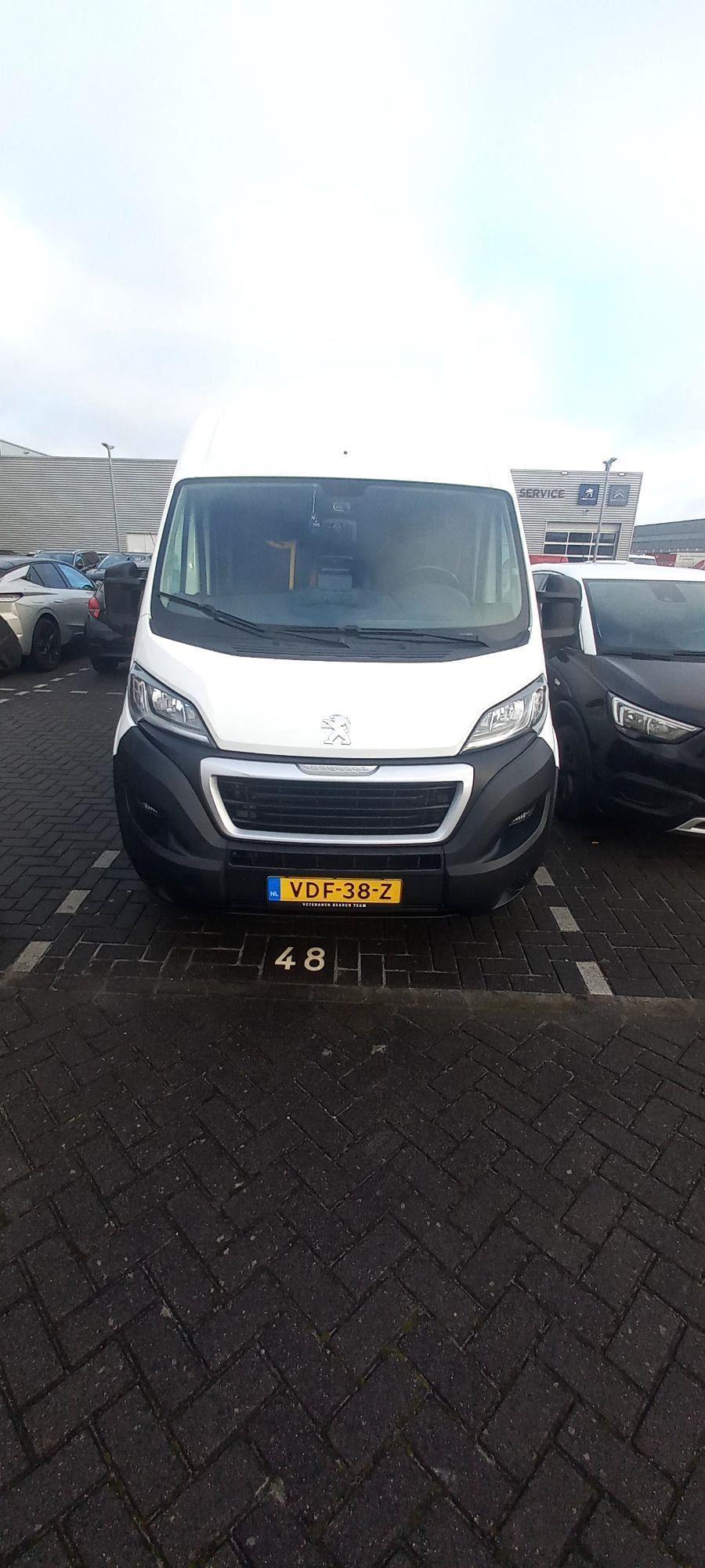 Peugeot Boxer 330 2.2 BlueHDi 120 L2H2 Premium