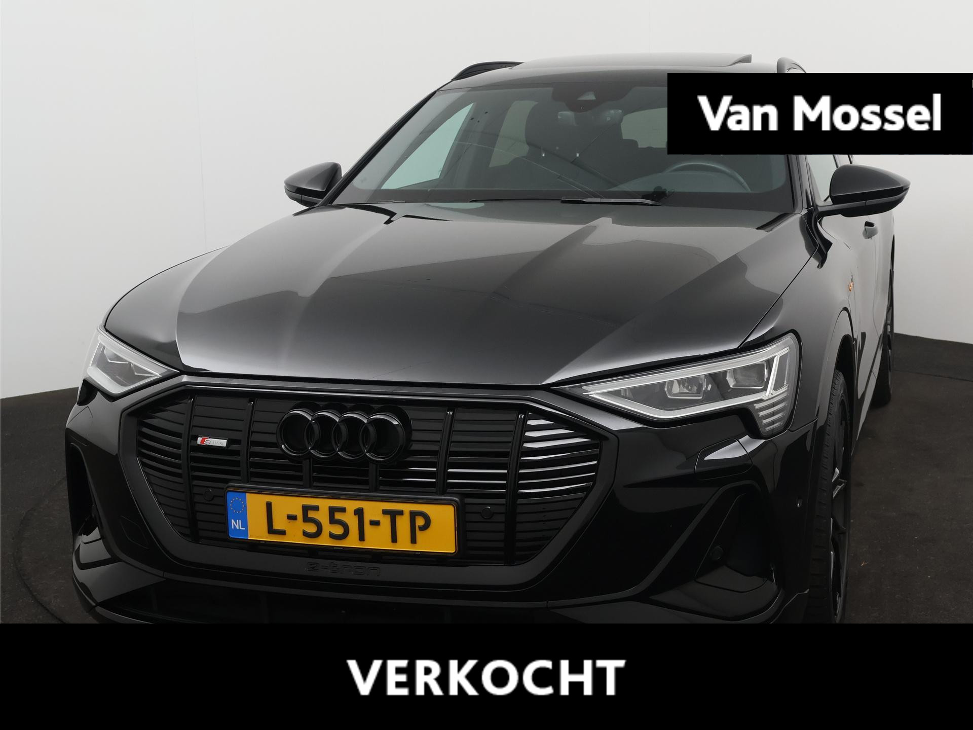 Audi e-tron 55 quattro S edition 95 kWh 408 PK | S-Line | Automaat | Navigatie | Achteruitrijcamera | Parkeersensoren | Panoramadak | Stoelverwarming | Adaptive Cruise Control | Apple Carplay | Android Auto | Luchtvering | Privacy Glass | Optiekpakket zwart plus |