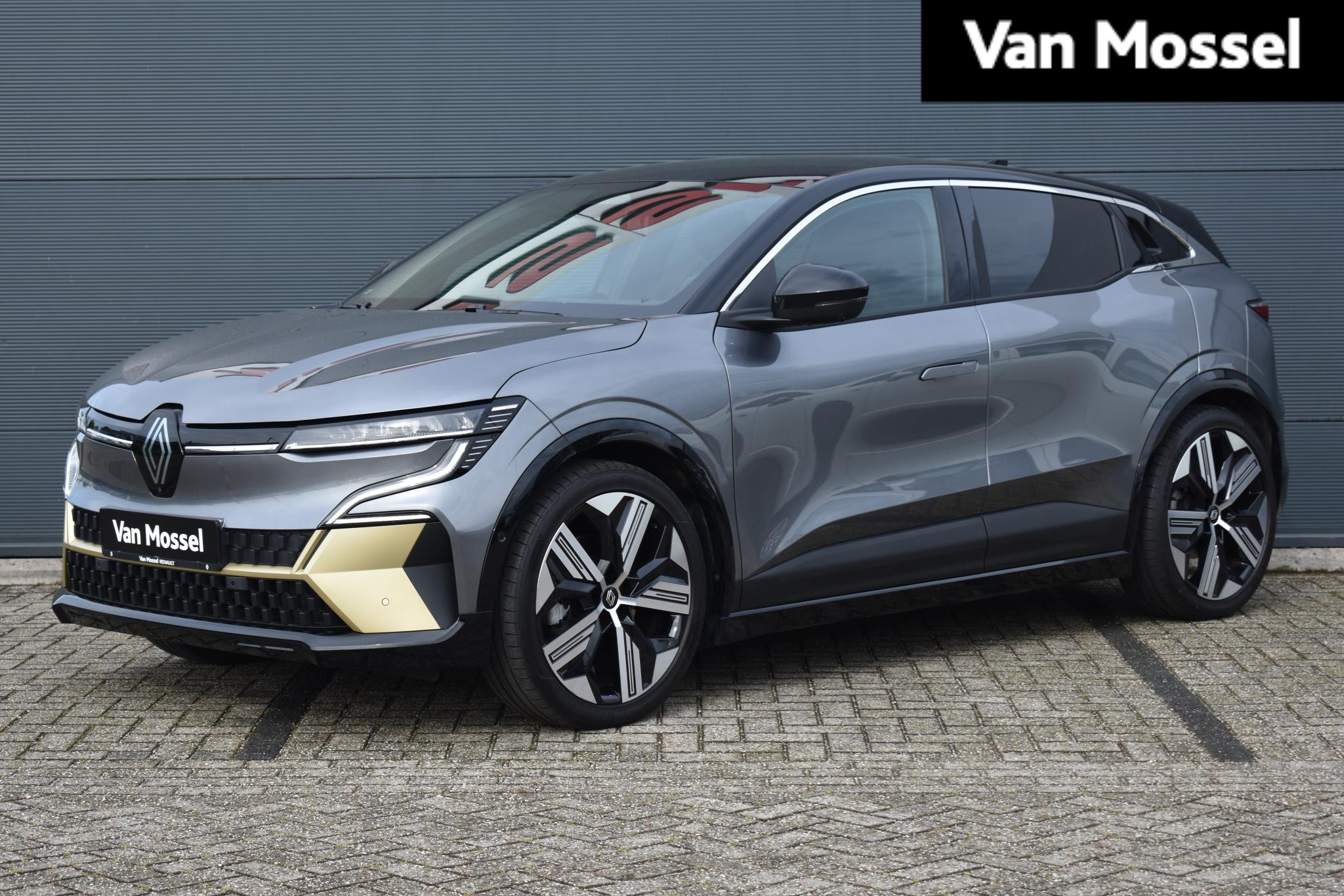 Renault Megane E-Tech EV60 Optimum Charge Iconic 220pk | Draadloze Carplay | Leder | Stoel- en stuurverwarming | Adaptieve Cruise Control | Harman Kardon