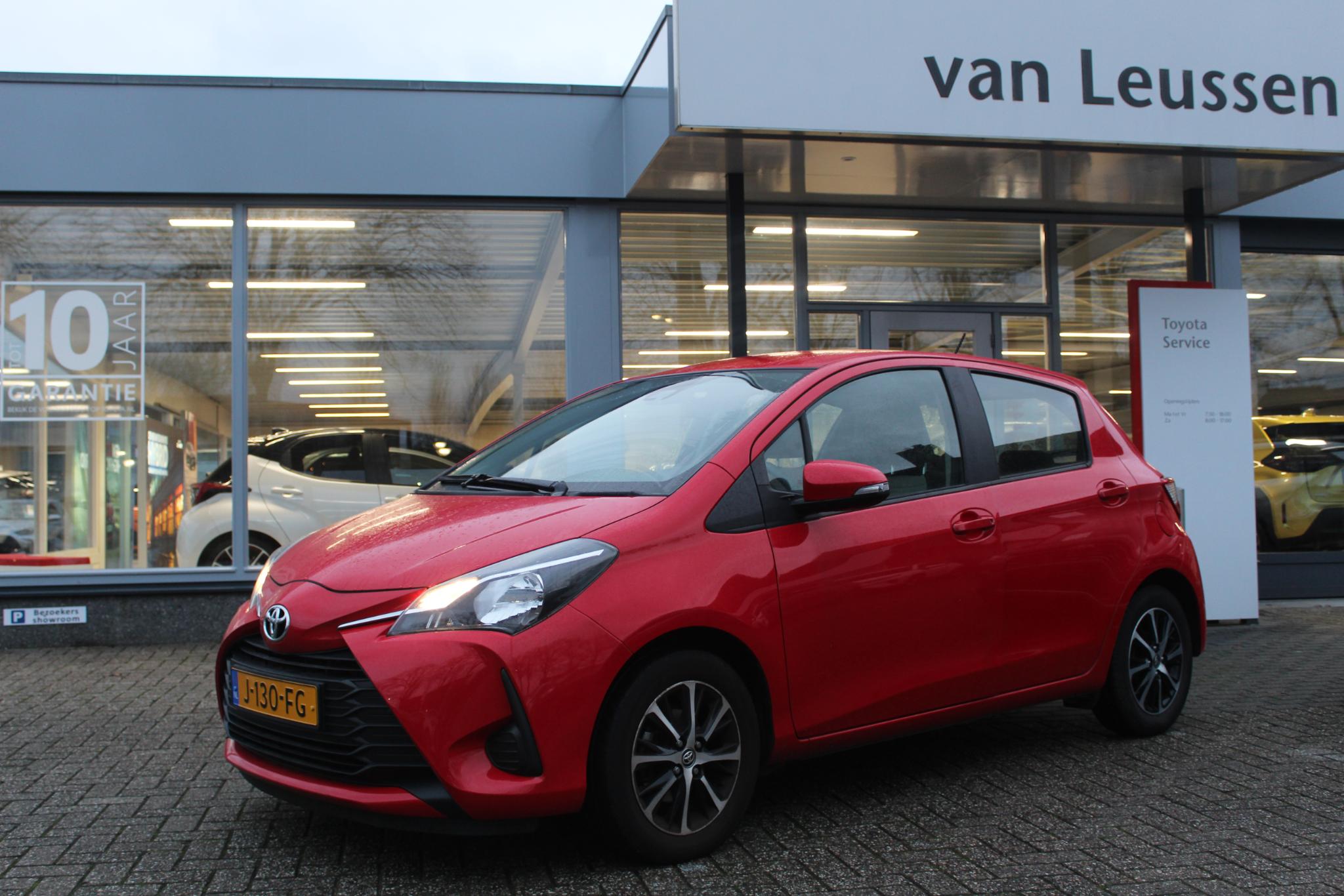 Toyota Yaris 1.0 VVT-I CONNECT NL-AUTO APPLE/ANDROID PARKCAMERA AIRCO EL-RAMEN & SPIEGELS LM-VELGEN