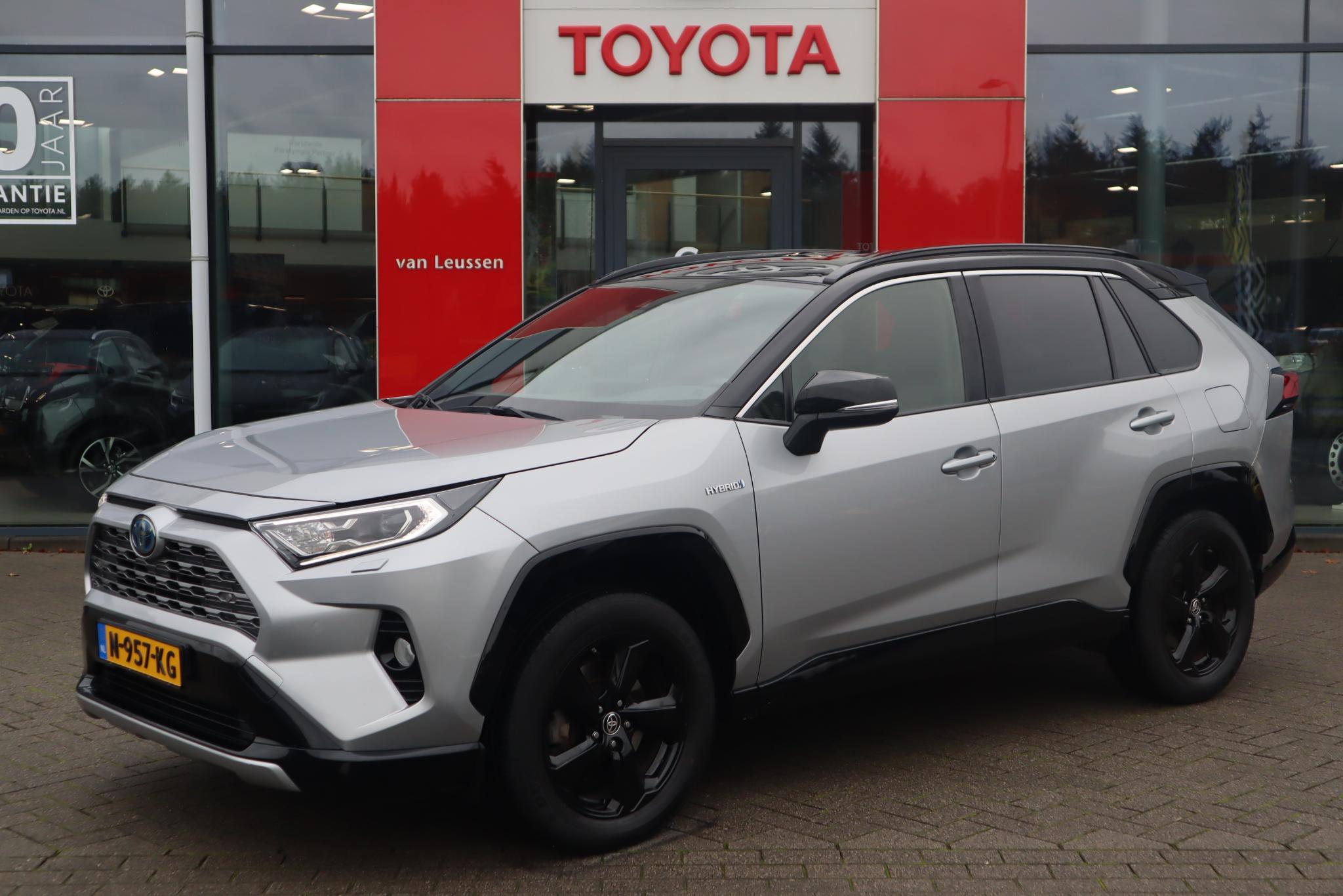 Toyota RAV4 2.5 HYBRID BI-TONE STOEL/STUURVERWARMING EL-ACHTERKLEP AD-CRUISE PARK-SENSOREN 18"LMV