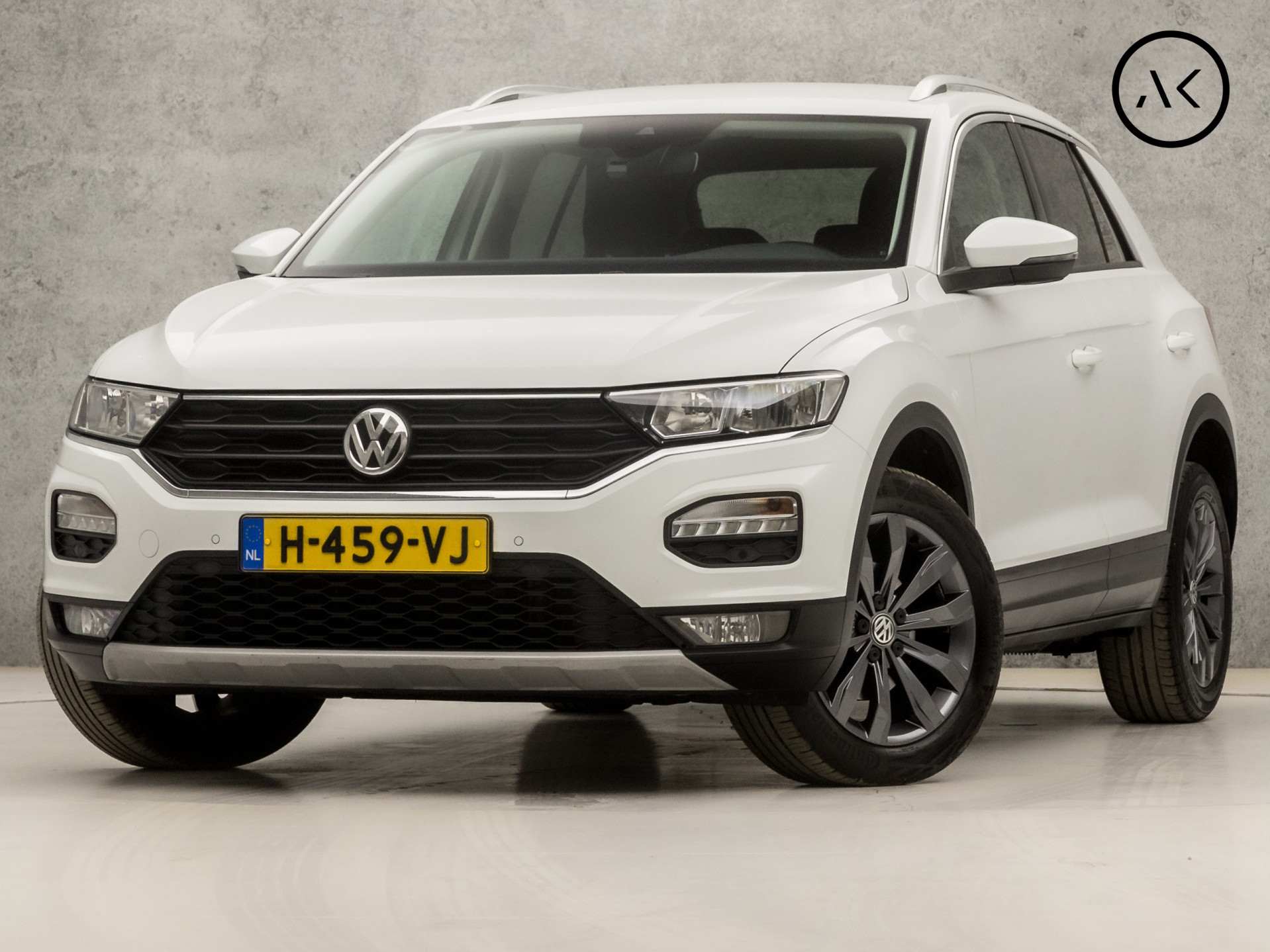 Volkswagen T-Roc 1.5 TSI Sport 150Pk Automaat (APPLE CARPLAY, GROOT NAVI, CAMERA, ADAPTIVE CRUISE, GETINT GLAS, SPORTSTOELEN, ELEK ACHTERKLEP, DAB+, NIEUWSTAAT)