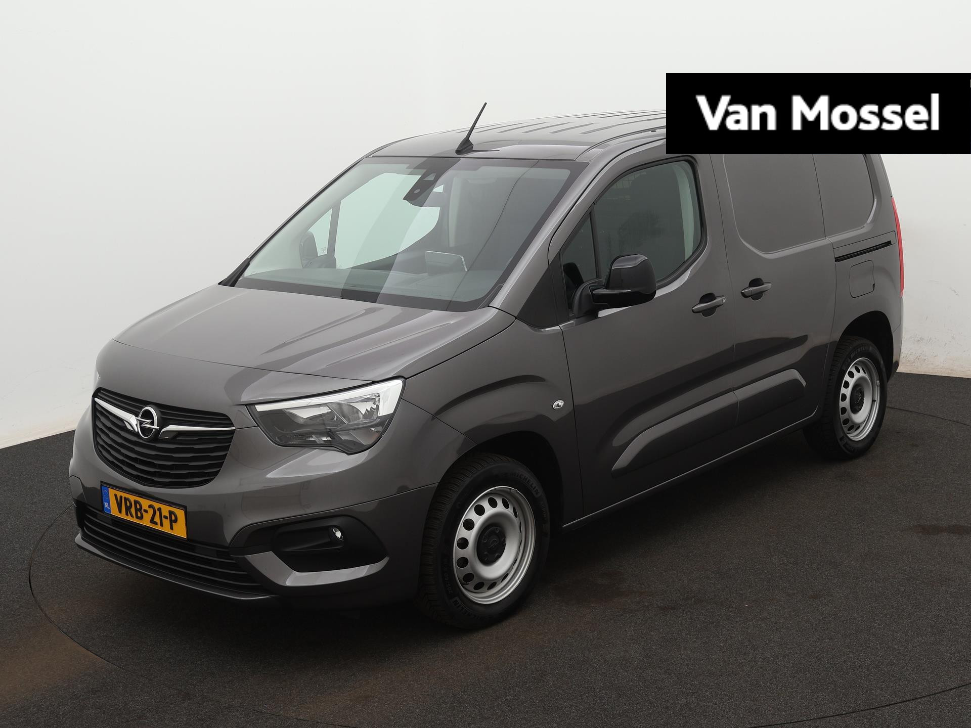 Opel Combo 1.5D L1H1 Edition | Navigatie | Parkeersensoren | Houten laadvloer | lat om Lat | trekhaak