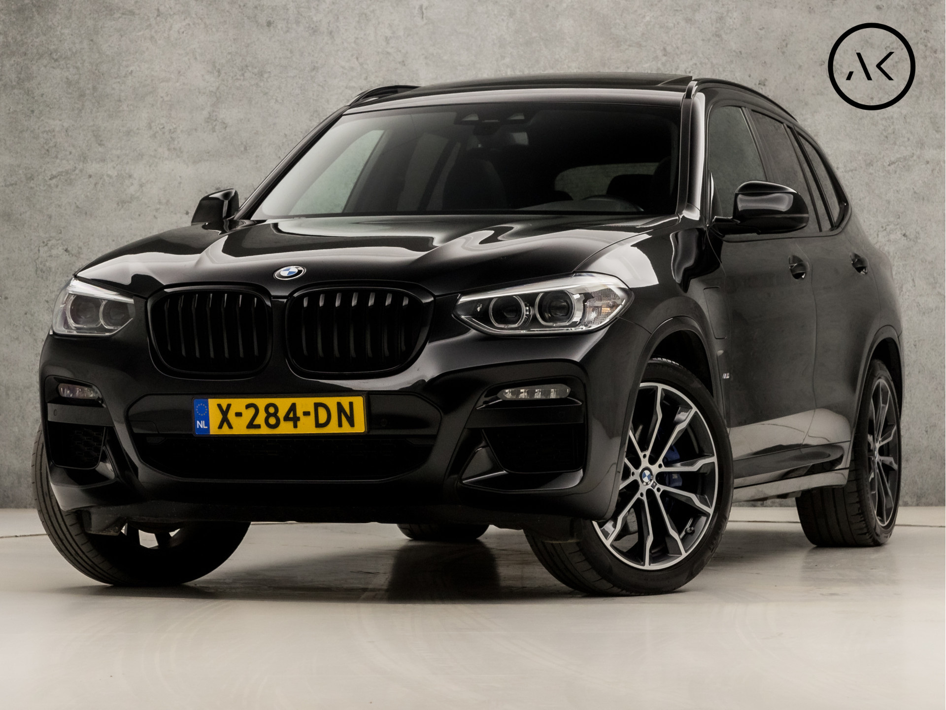 BMW X3 xDrive30e M Sport High Executive 293Pk Automaat (PANORAMDAK, M PAKKET, APPLE CARPLAY, GROOT NAVI, SFEERVERLICHTING, CAMERA, LEDER, SPORTSTOELEN, DAB+, M SPORTREMMEN, ELEK ACHTERKLEP, NIEUWSTAAT)