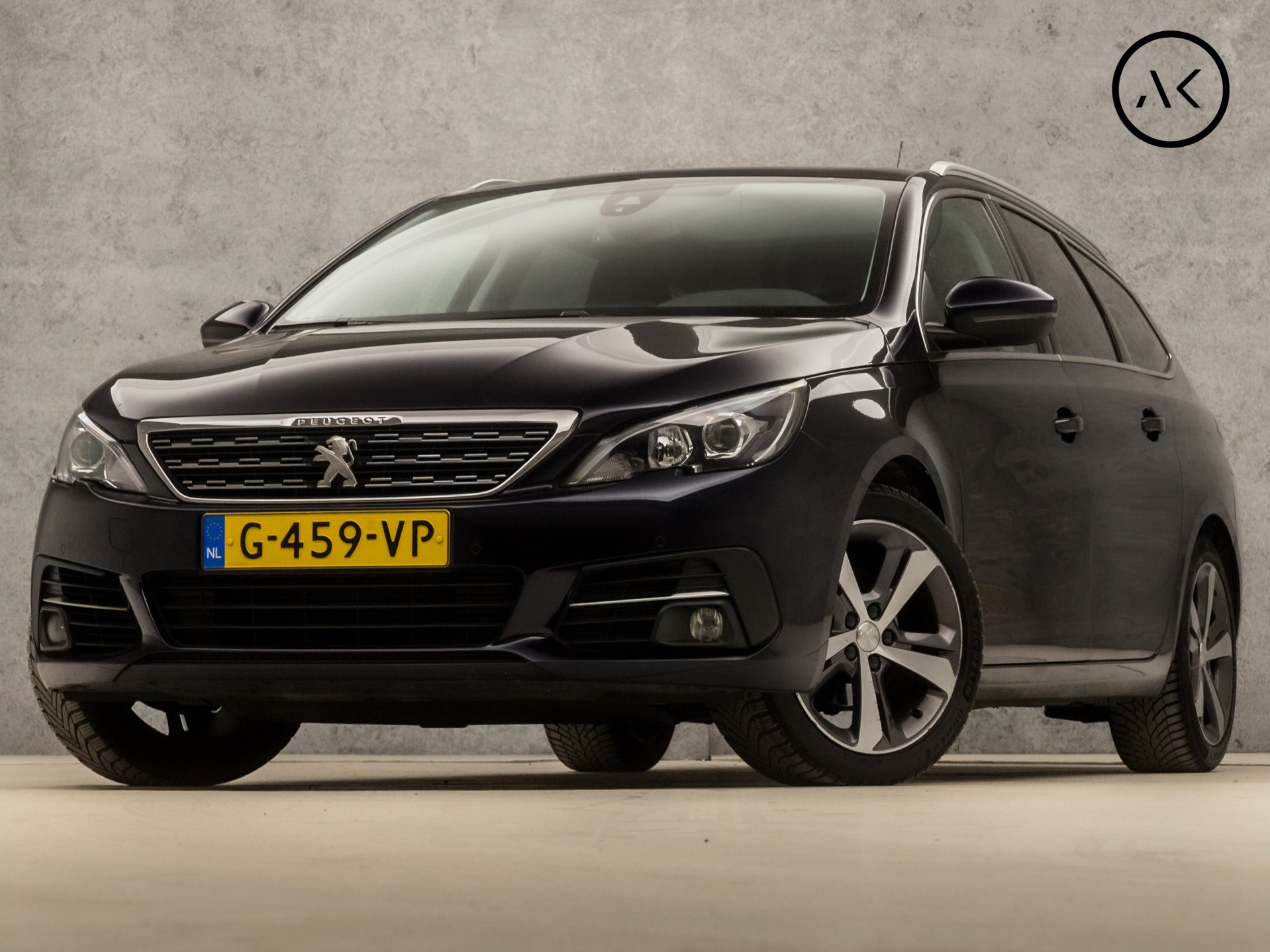 Peugeot 308 SW 1.2 PureTech Sport Automaat (PANORAMADAK, APPLE CARPLAY, GROOT NAVI, 360 CAMERA, LEDER, SPORTSTOELEN, TREKHAAK, GETINT GLAS, CRUISE, NIEUWE APK, NIEUWSTAAT)