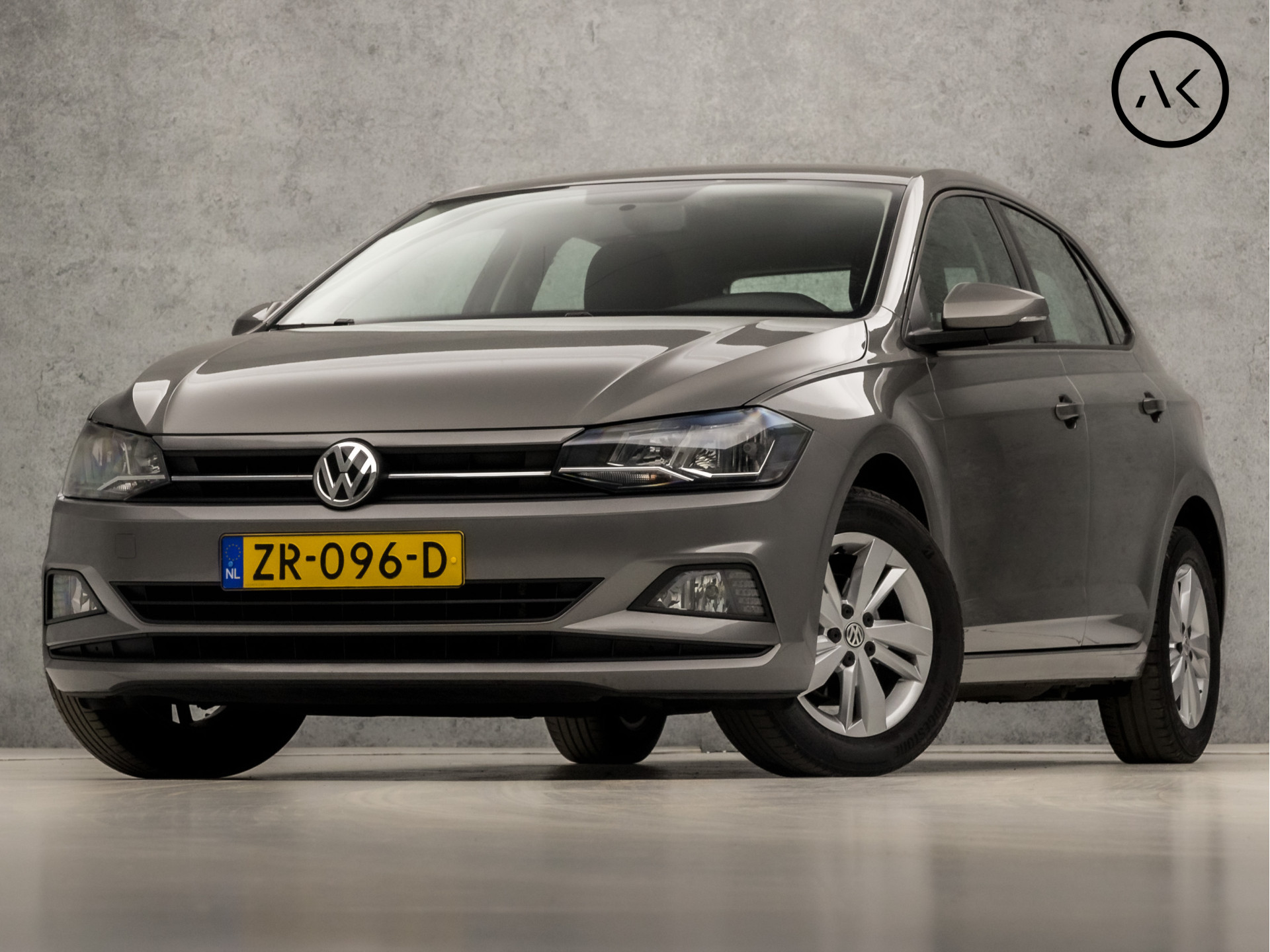 Volkswagen Polo 1.0 TSI Sportline (APPLE CARPLAY, GROOT NAVI, ADAPTIVE CRUISE, LM VELGEN, SPORTSTOELEN, LED ACHTERLICHTEN, NIEUWSTAAT)