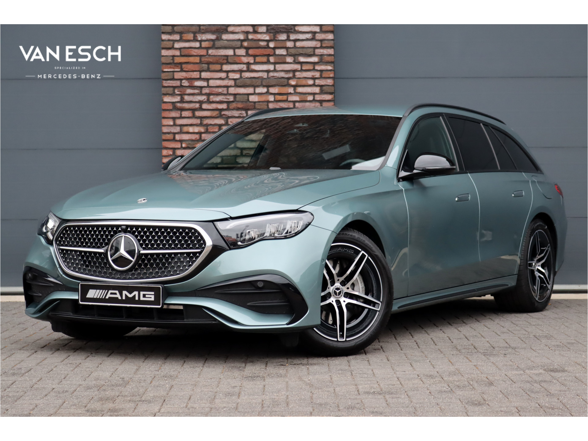 Mercedes-Benz E-Klasse Estate 300 e AMG Line Aut9 | Distronic Pro | Memory | Digital Light | Surround Camera | Keyless Go | Night Pakket | Augmented Reality | Stoelverwarming | Sfeerverlichting | Verwarmd Stuurwiel |